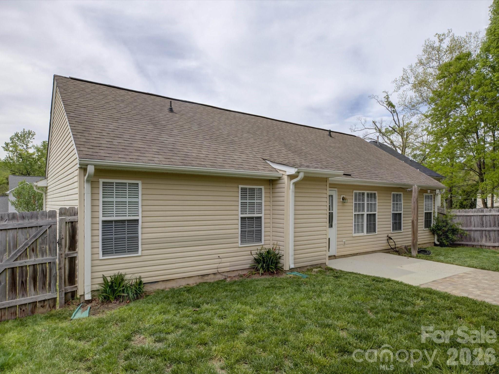 1530 Hollythorne Drive