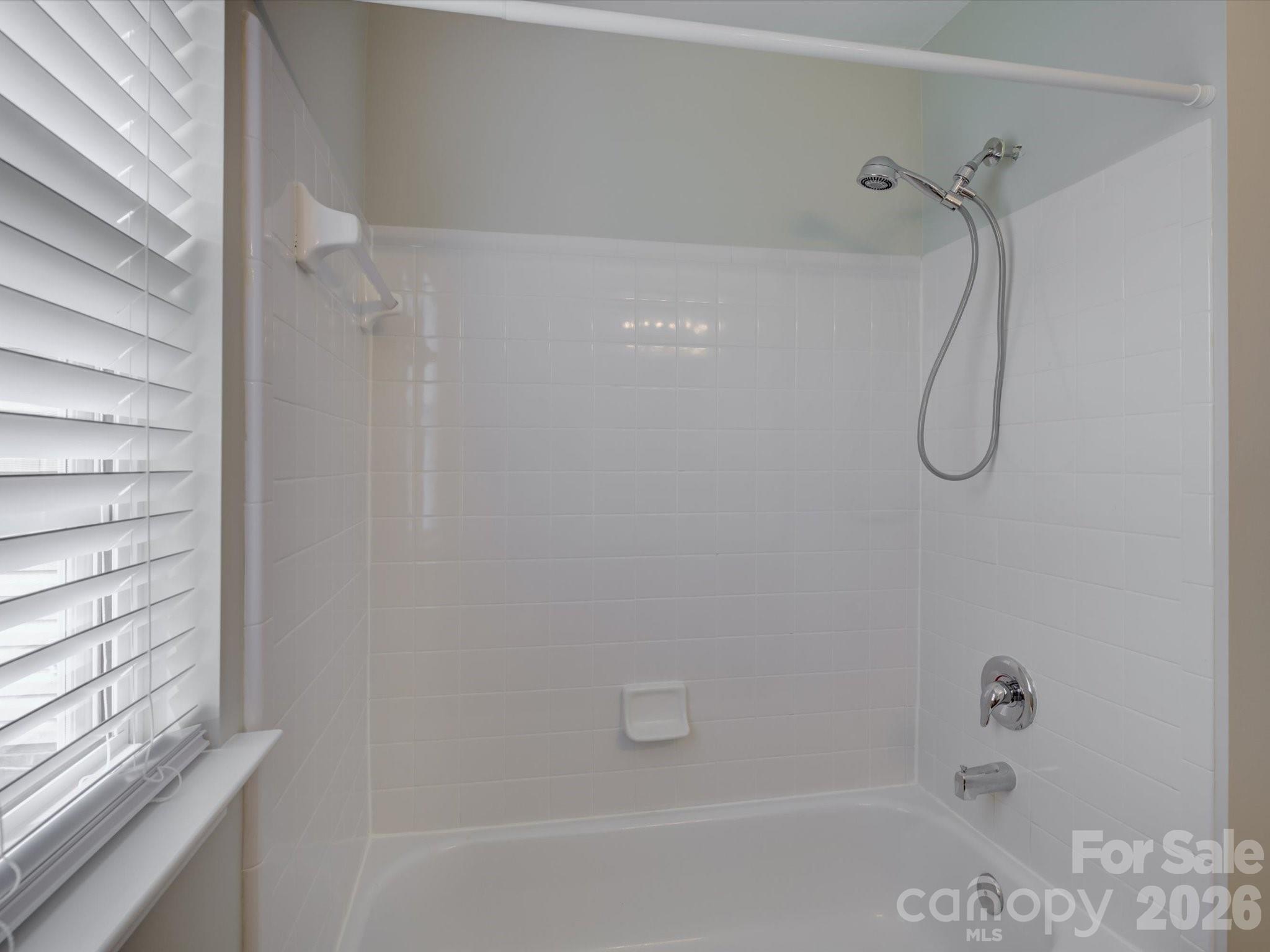 1530 Hollythorne Drive