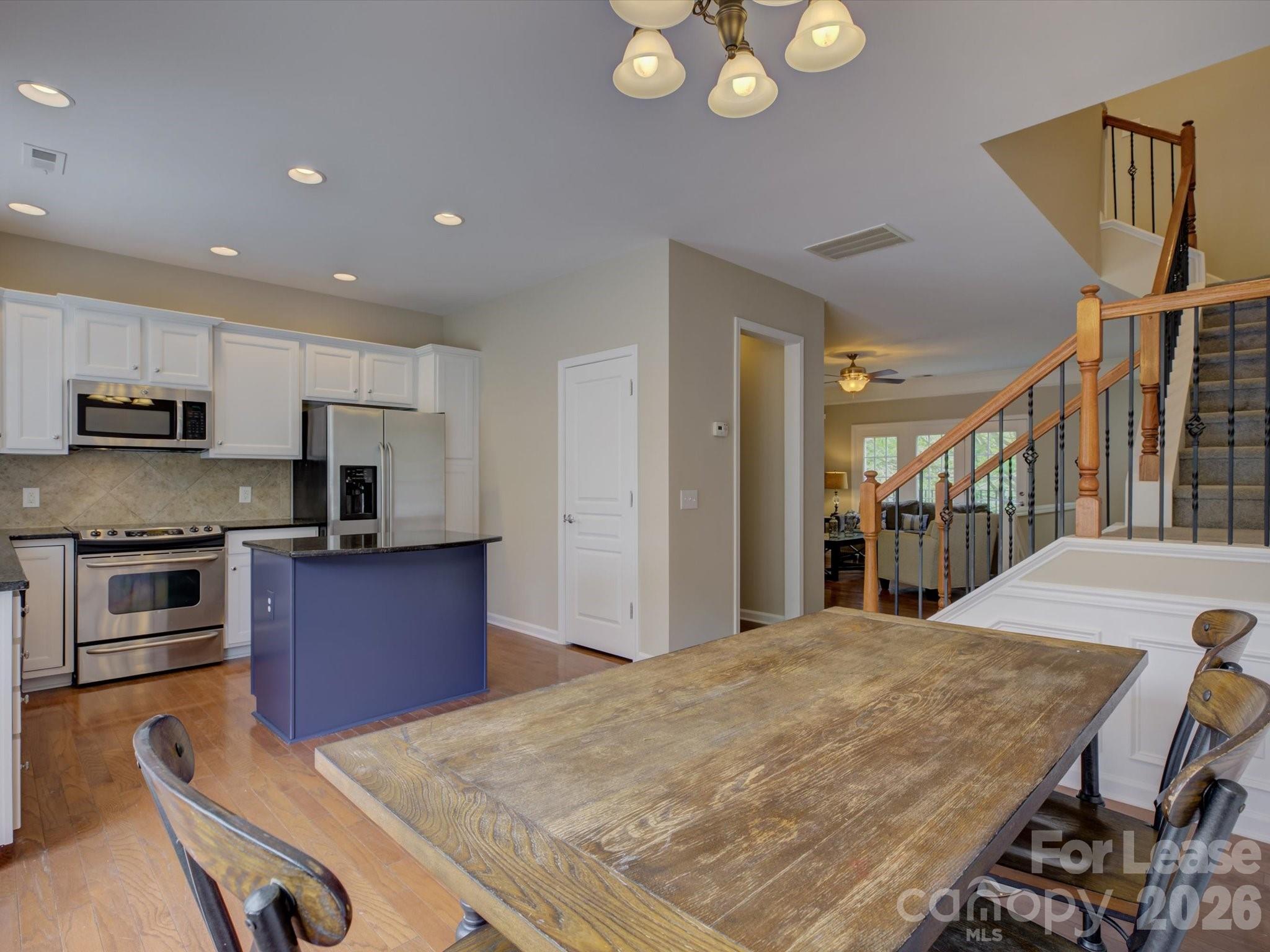 1098 Drayton Court