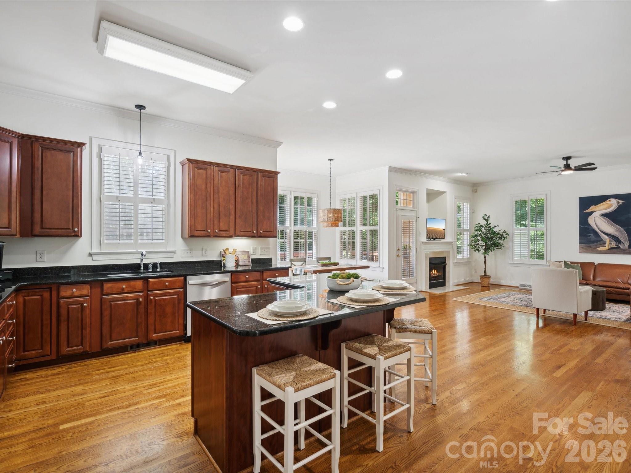 927 Dericks Crossing