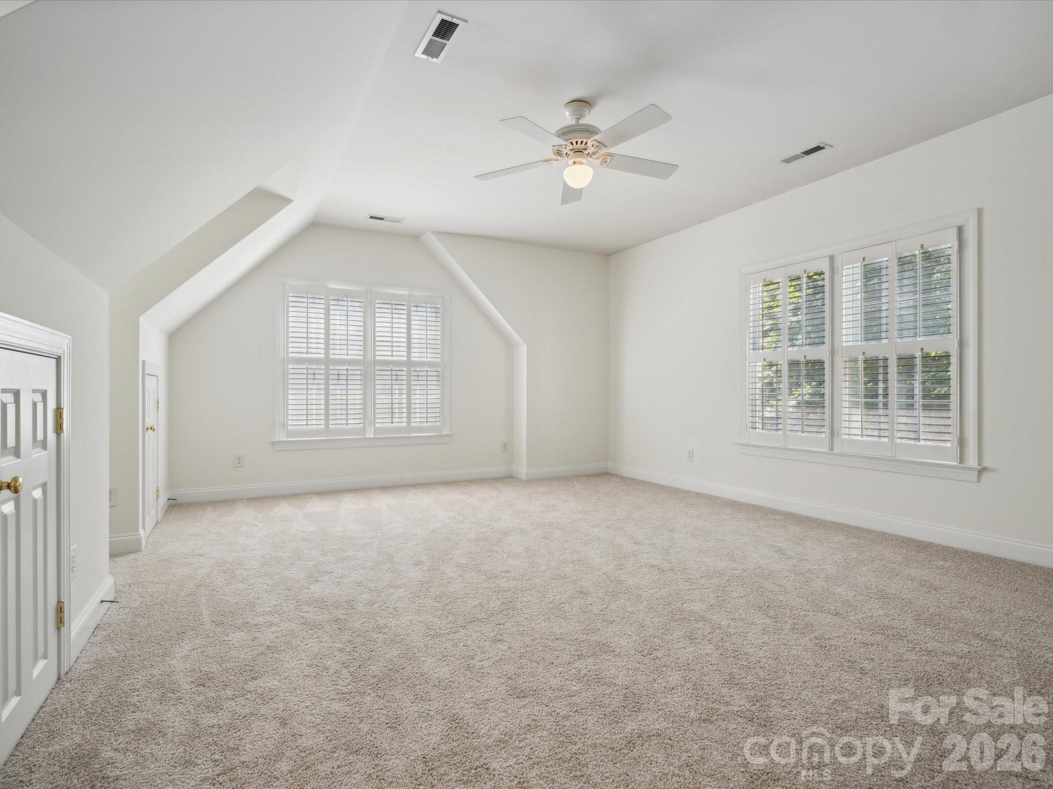 927 Dericks Crossing