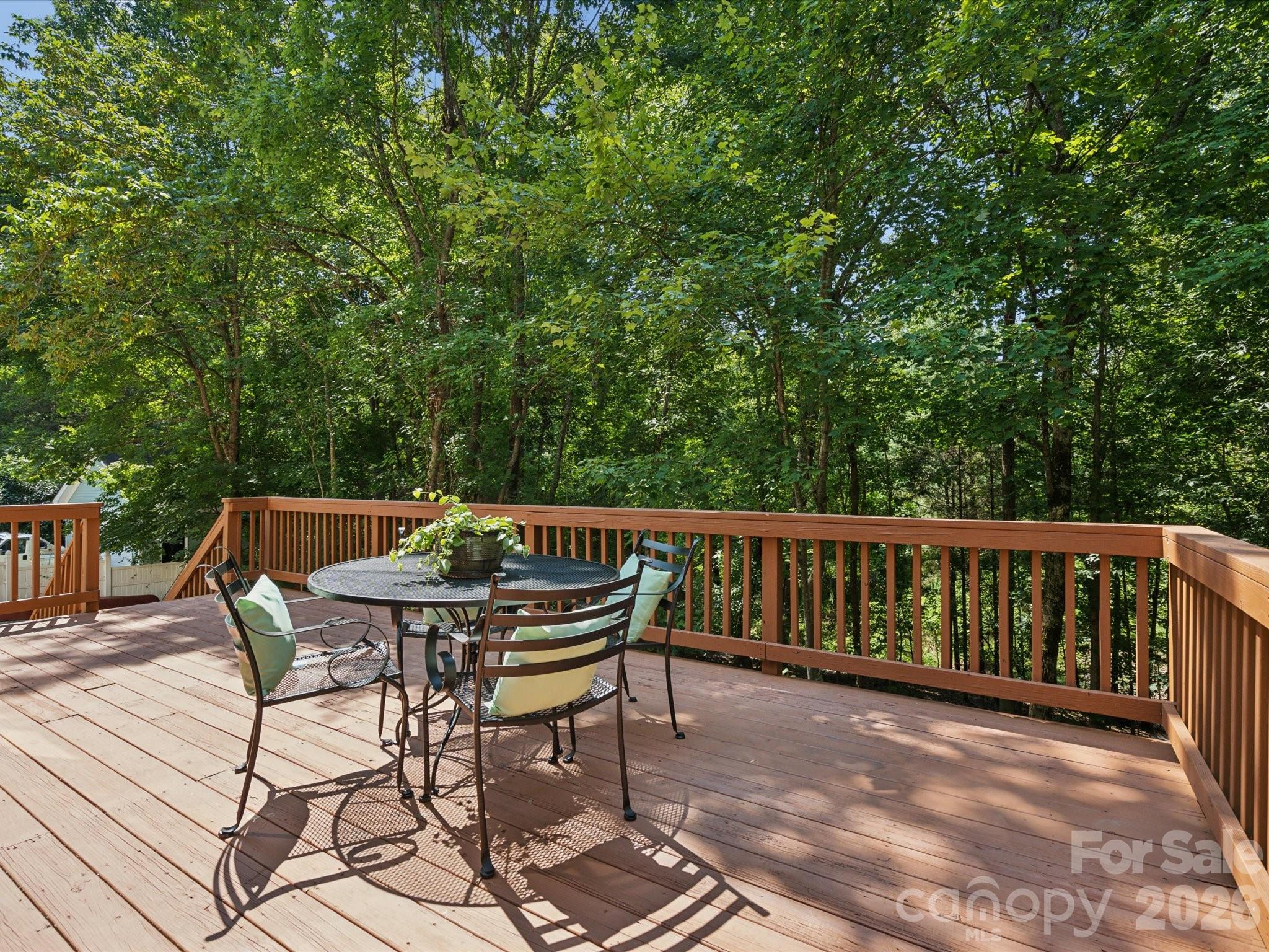 927 Dericks Crossing
