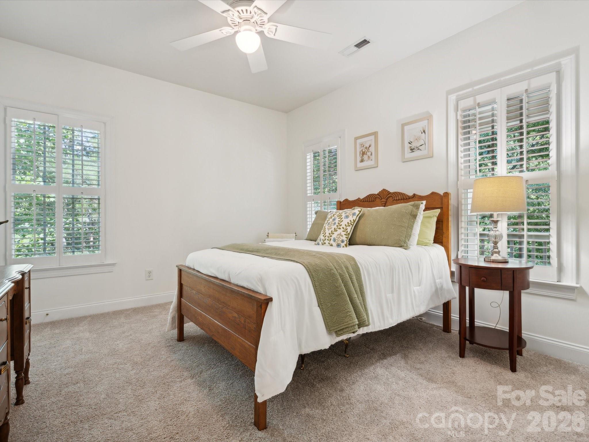 927 Dericks Crossing