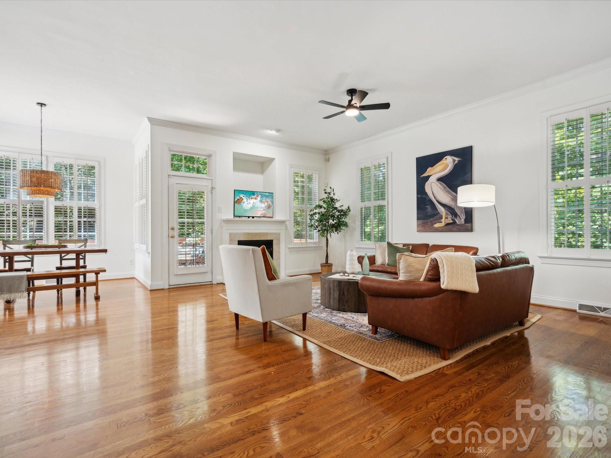 927 Dericks Crossing