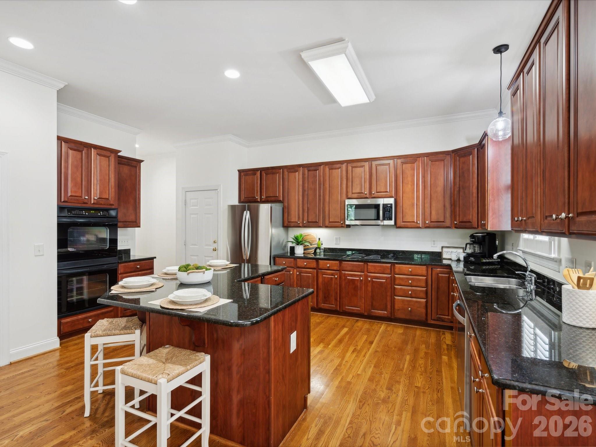 927 Dericks Crossing
