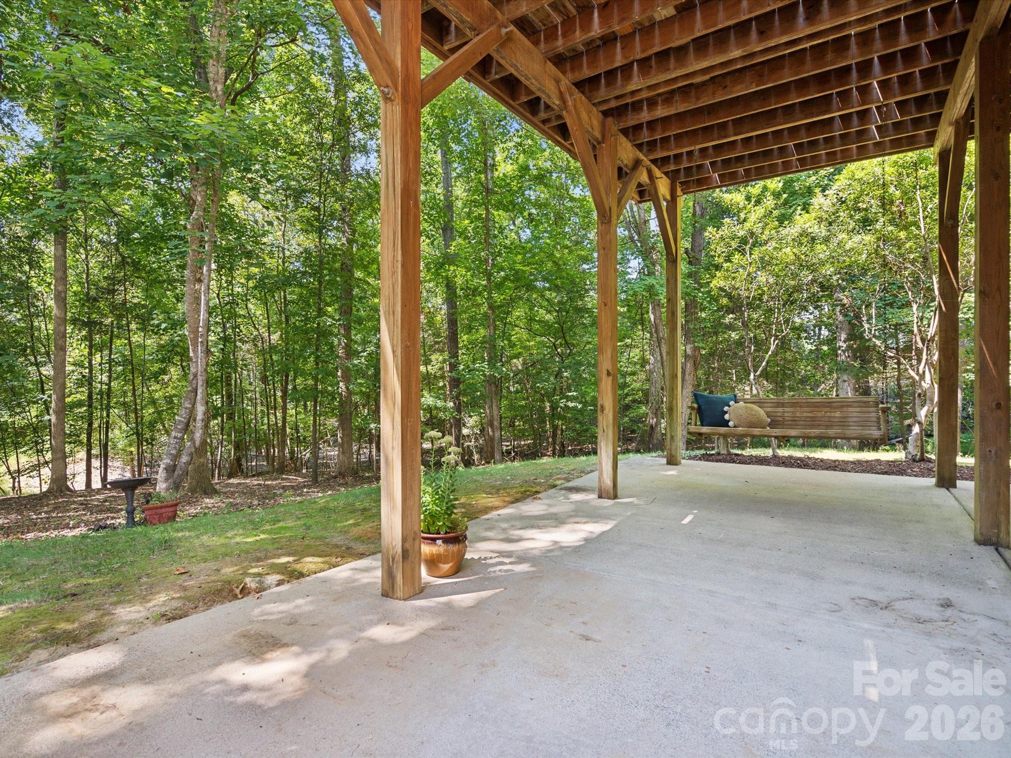 927 Dericks Crossing