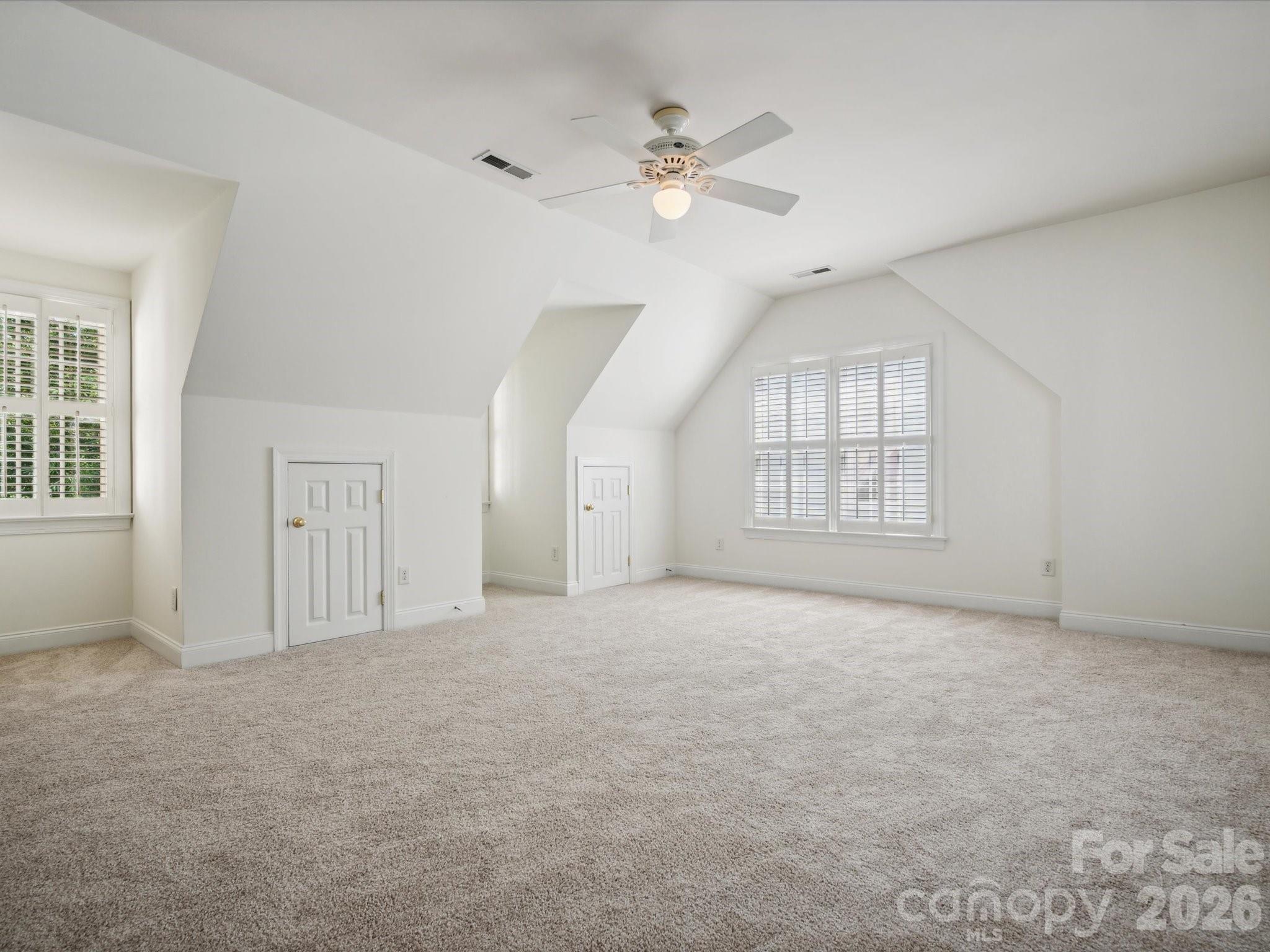 927 Dericks Crossing