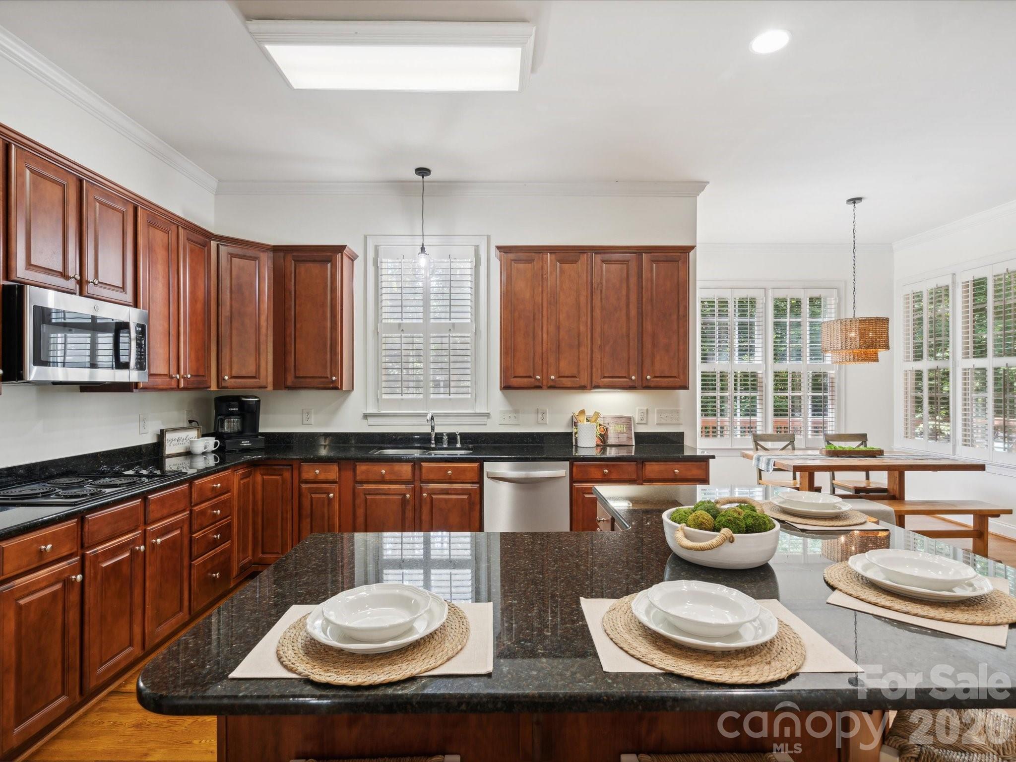 927 Dericks Crossing
