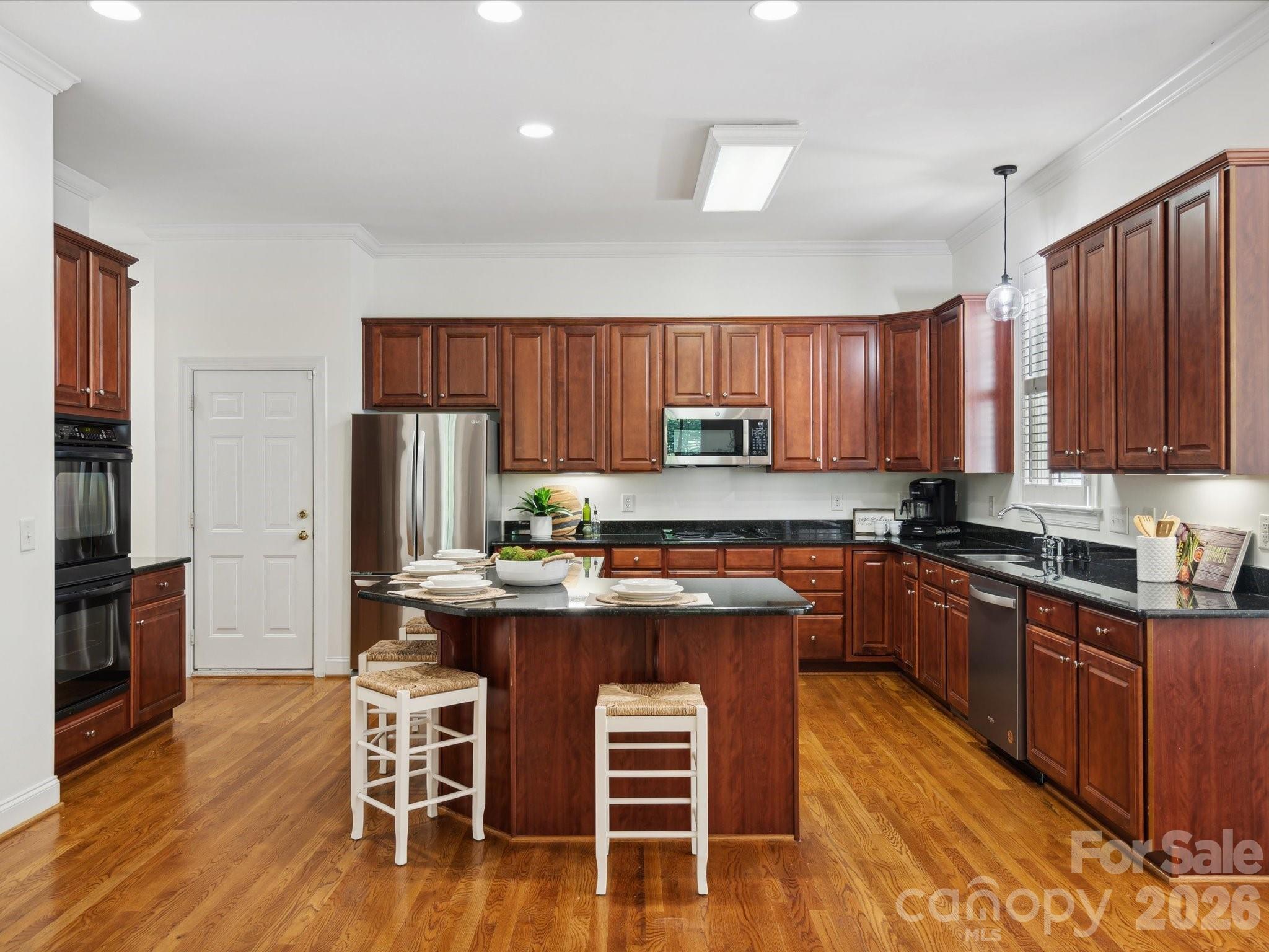 927 Dericks Crossing
