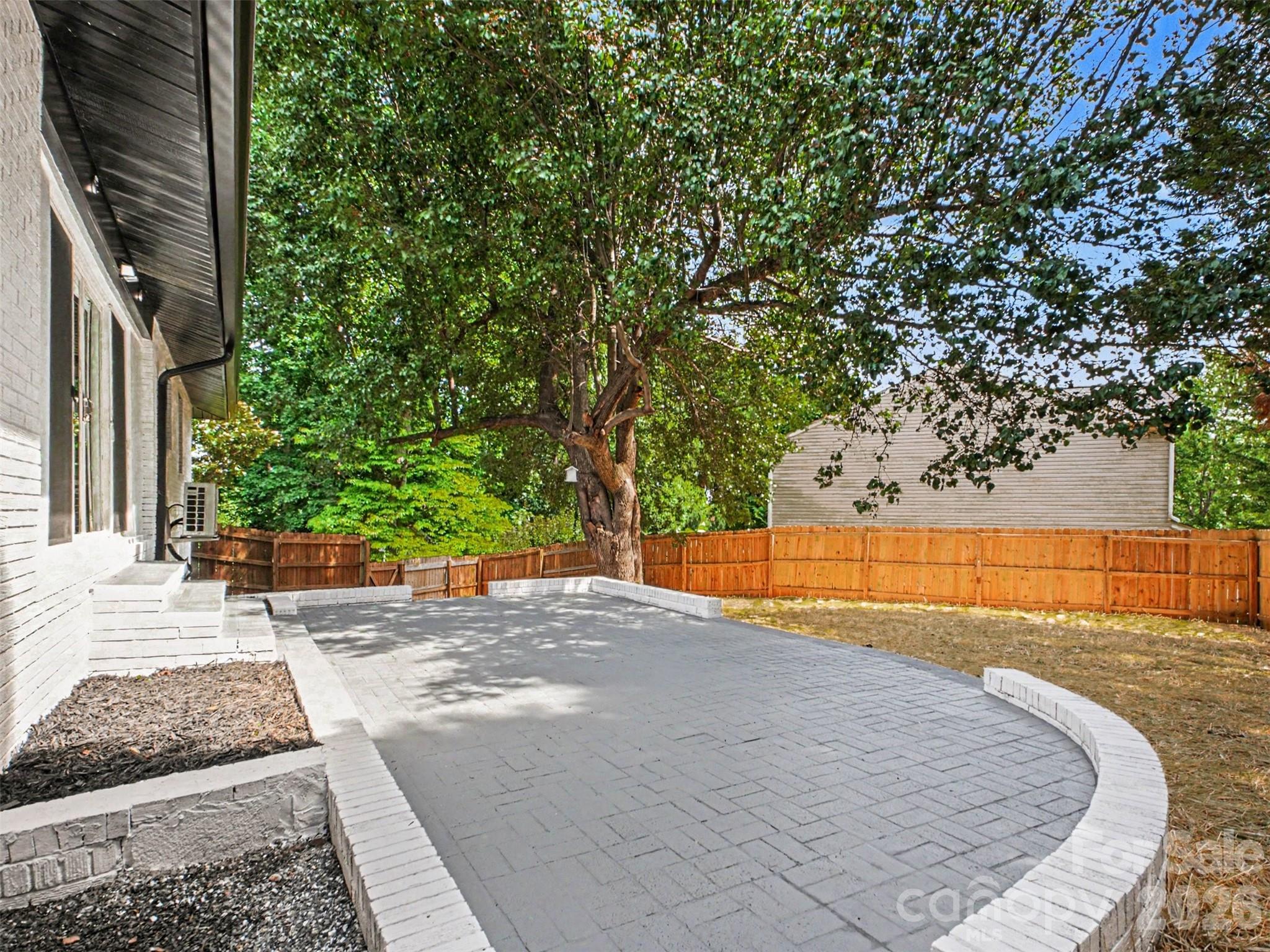 1831 Elizabeth Oaks Avenue