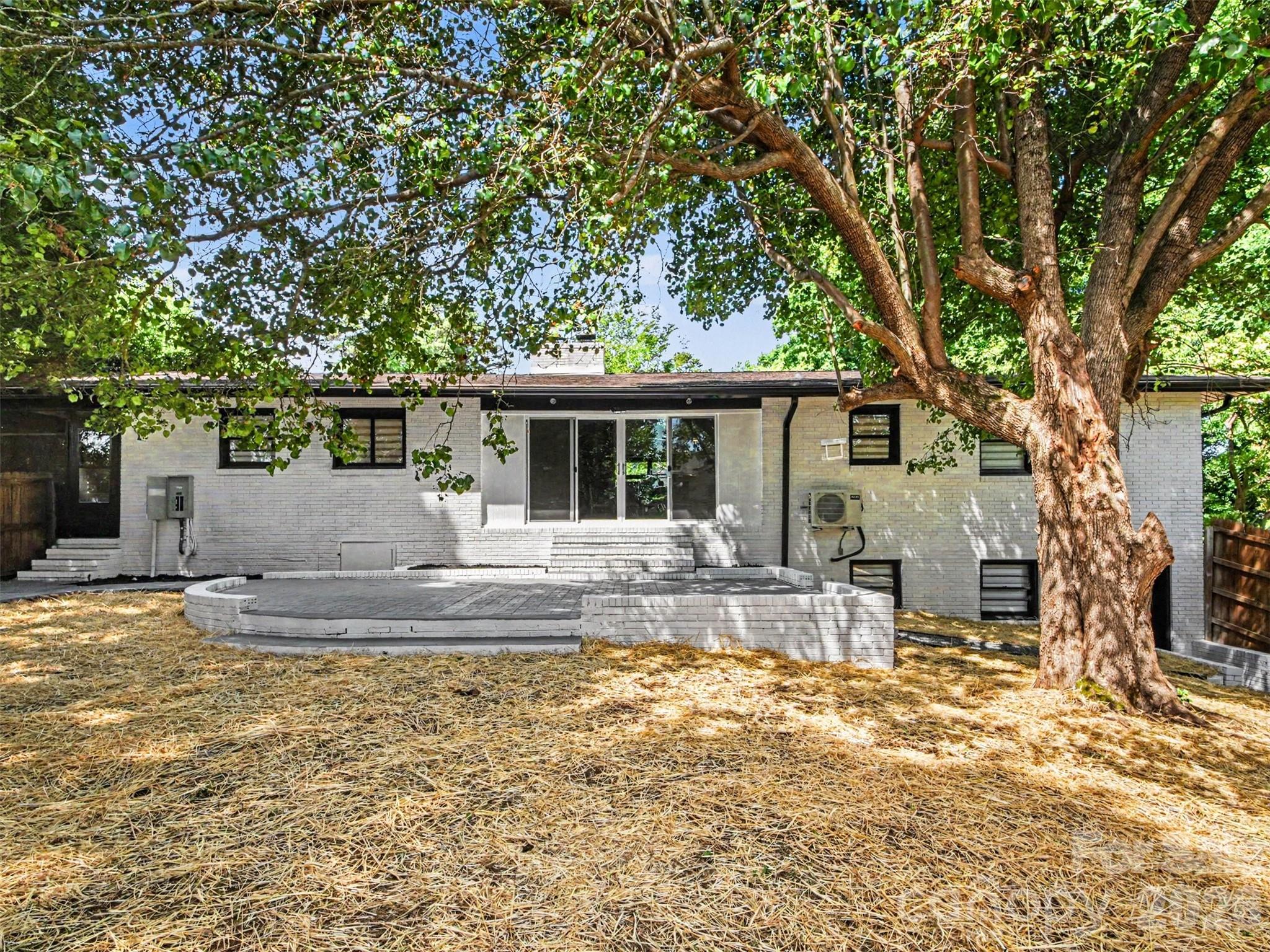 1831 Elizabeth Oaks Avenue