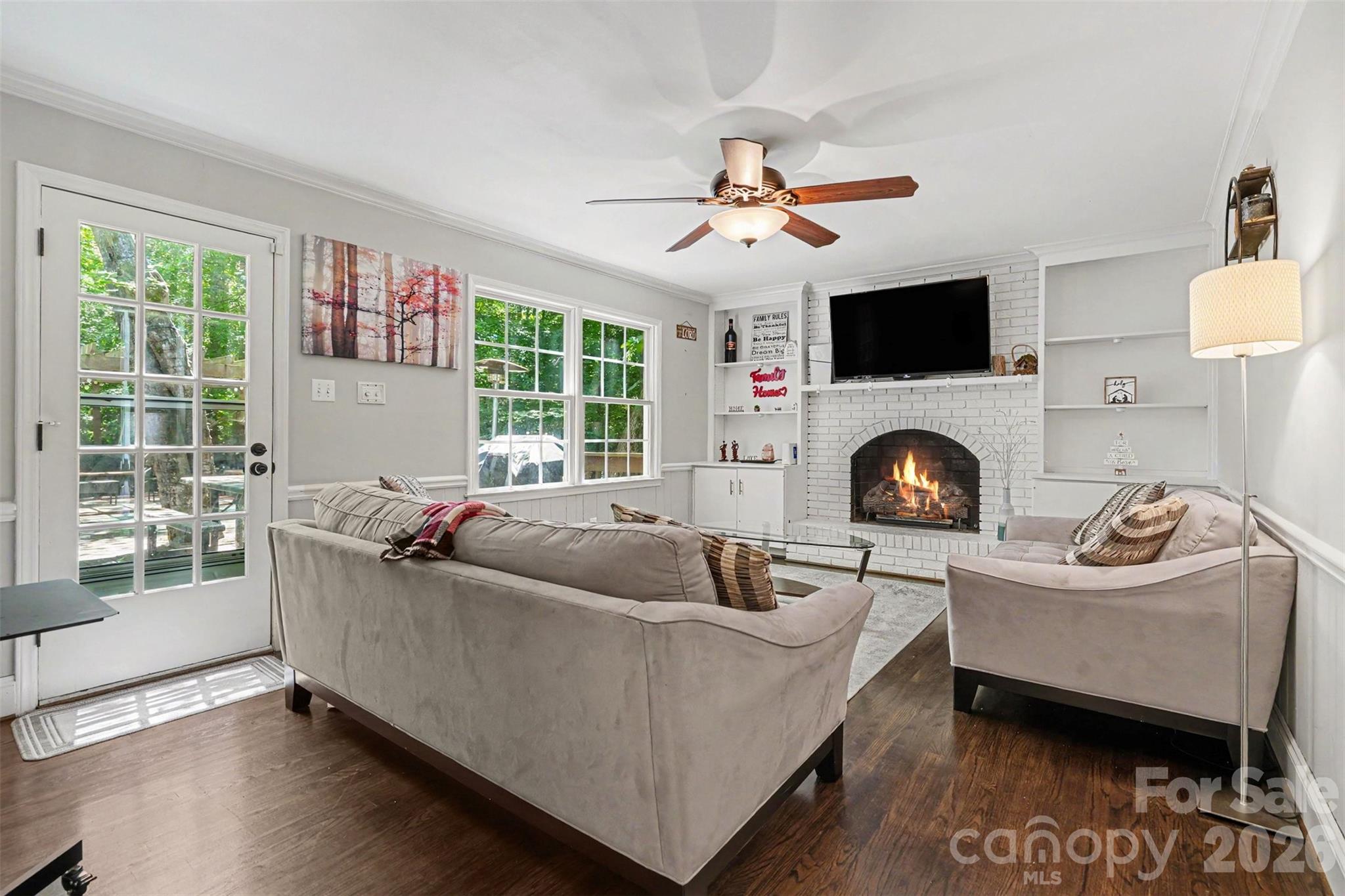 5812 Camelot Drive