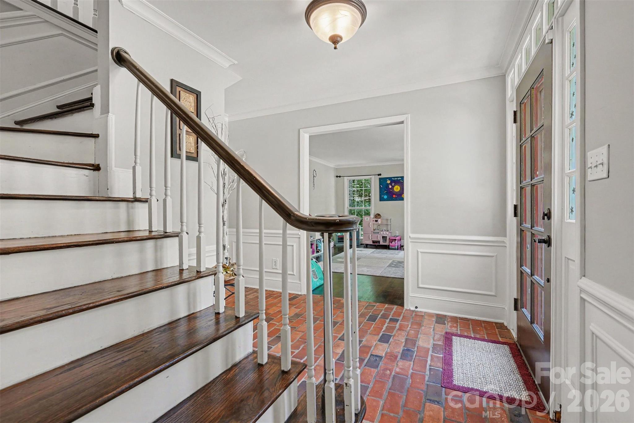 5812 Camelot Drive