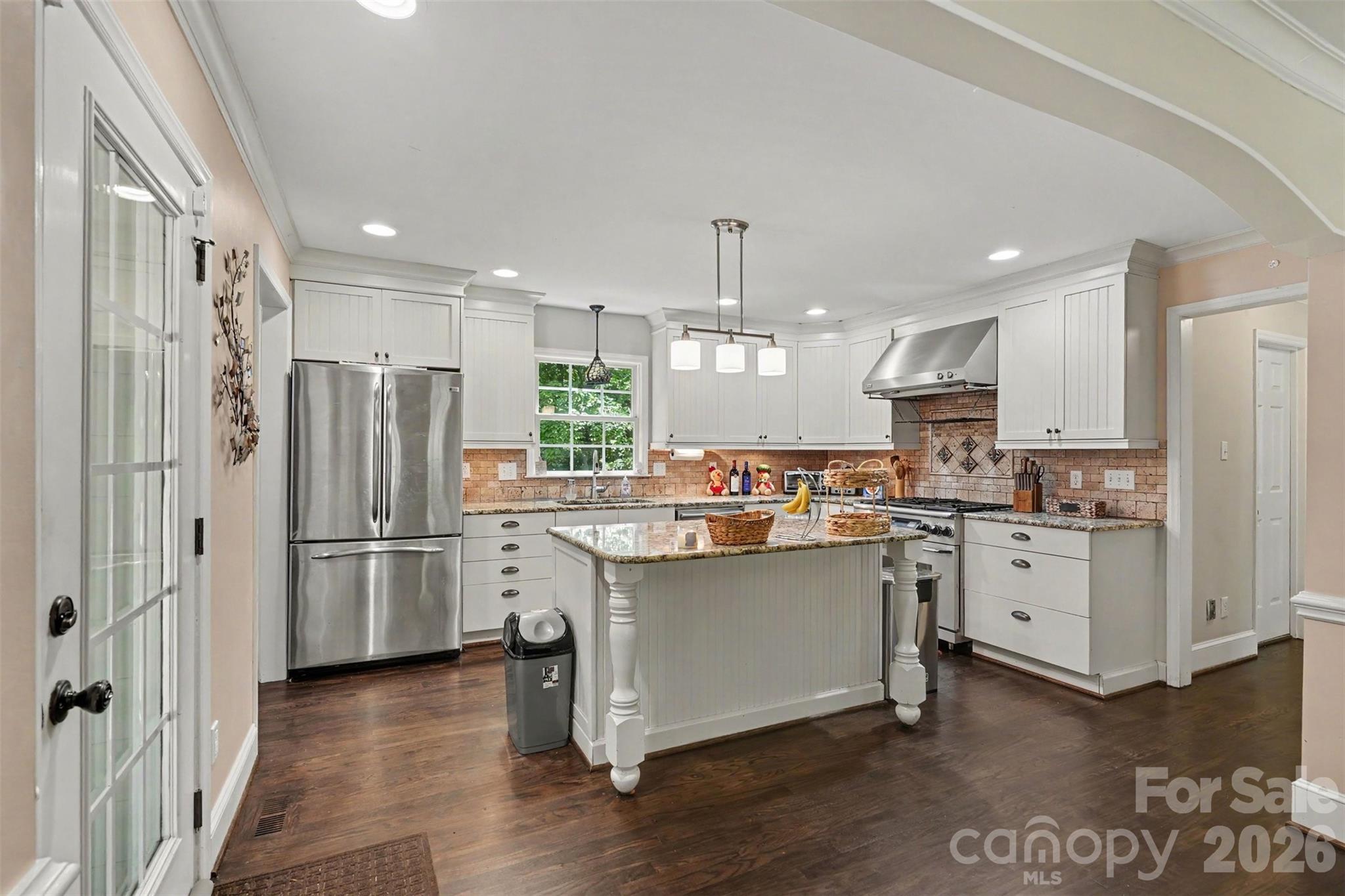 5812 Camelot Drive