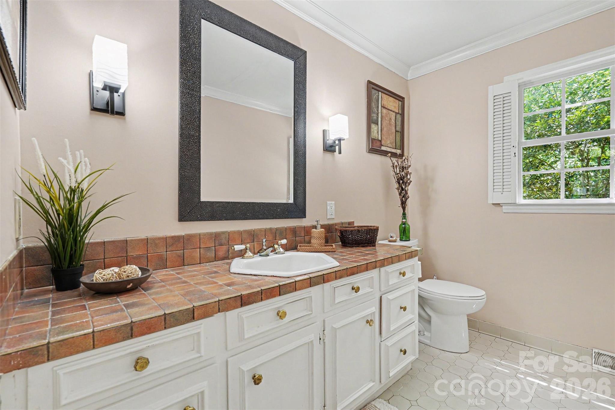 5812 Camelot Drive