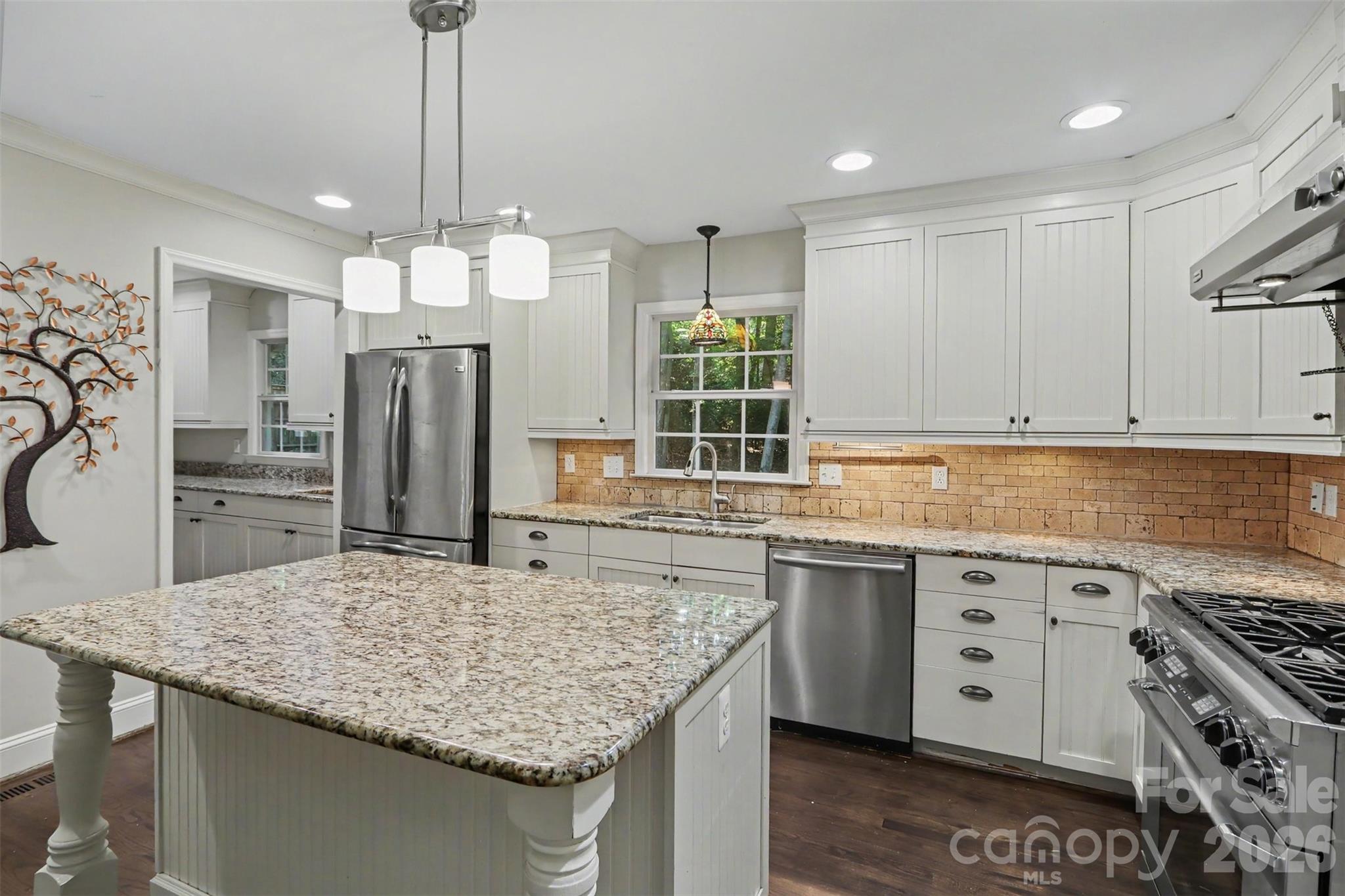 5812 Camelot Drive