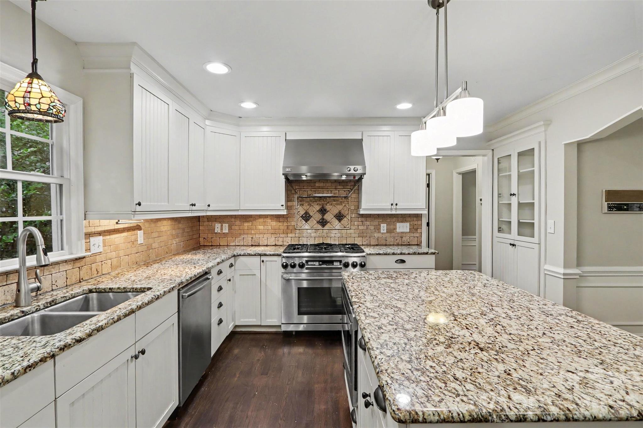5812 Camelot Drive