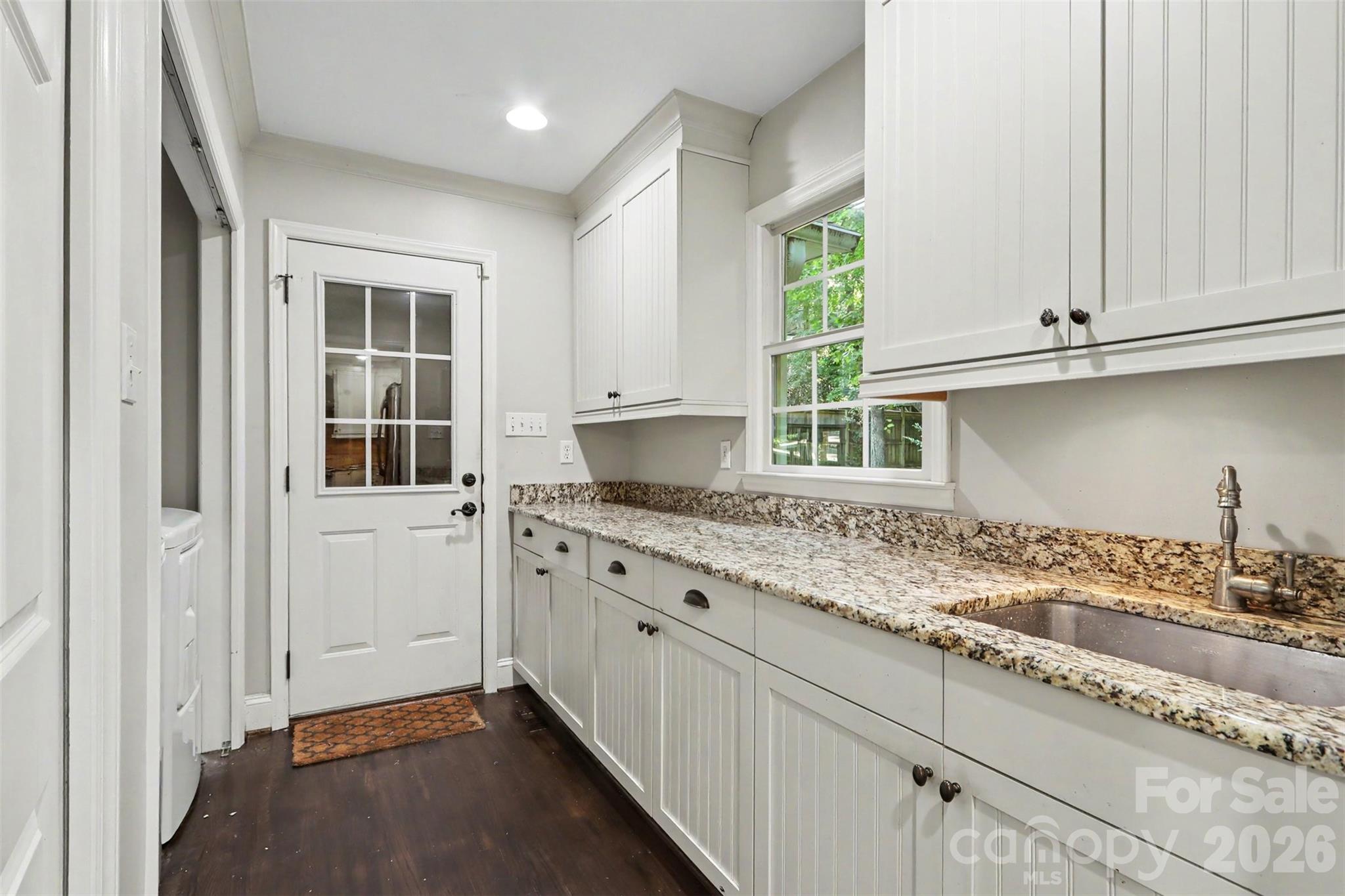 5812 Camelot Drive