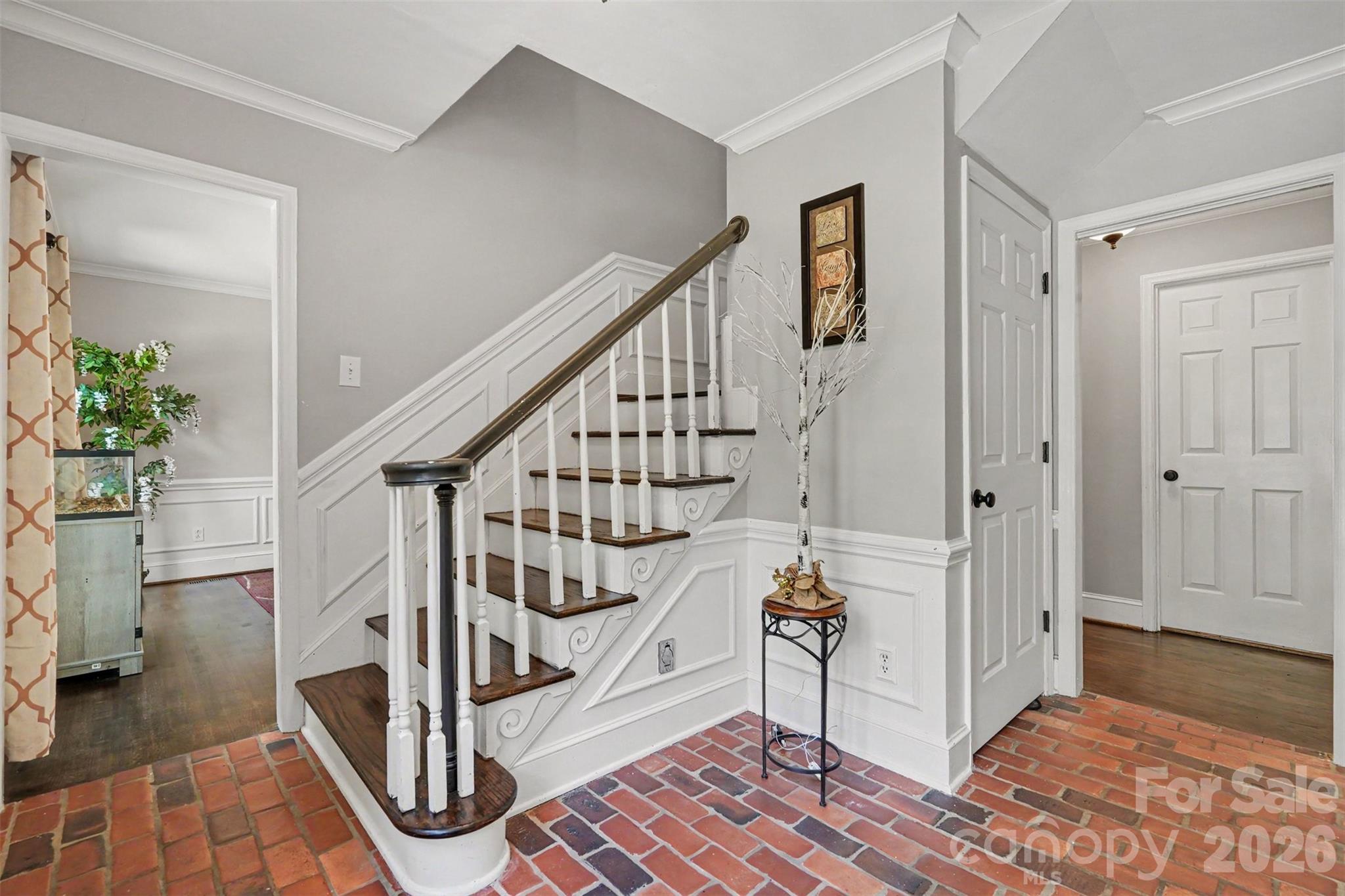 5812 Camelot Drive