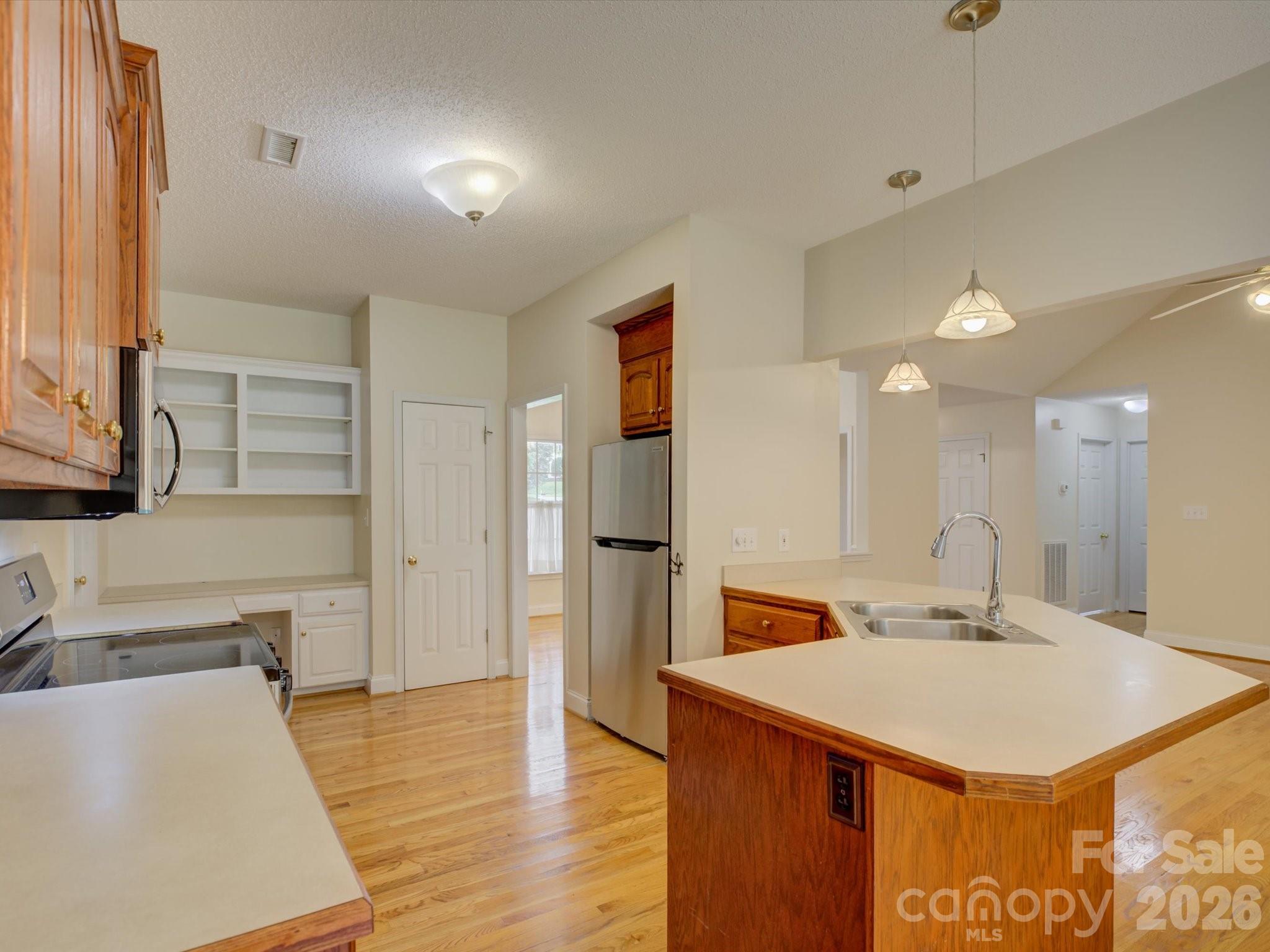 1527 Lavington Court