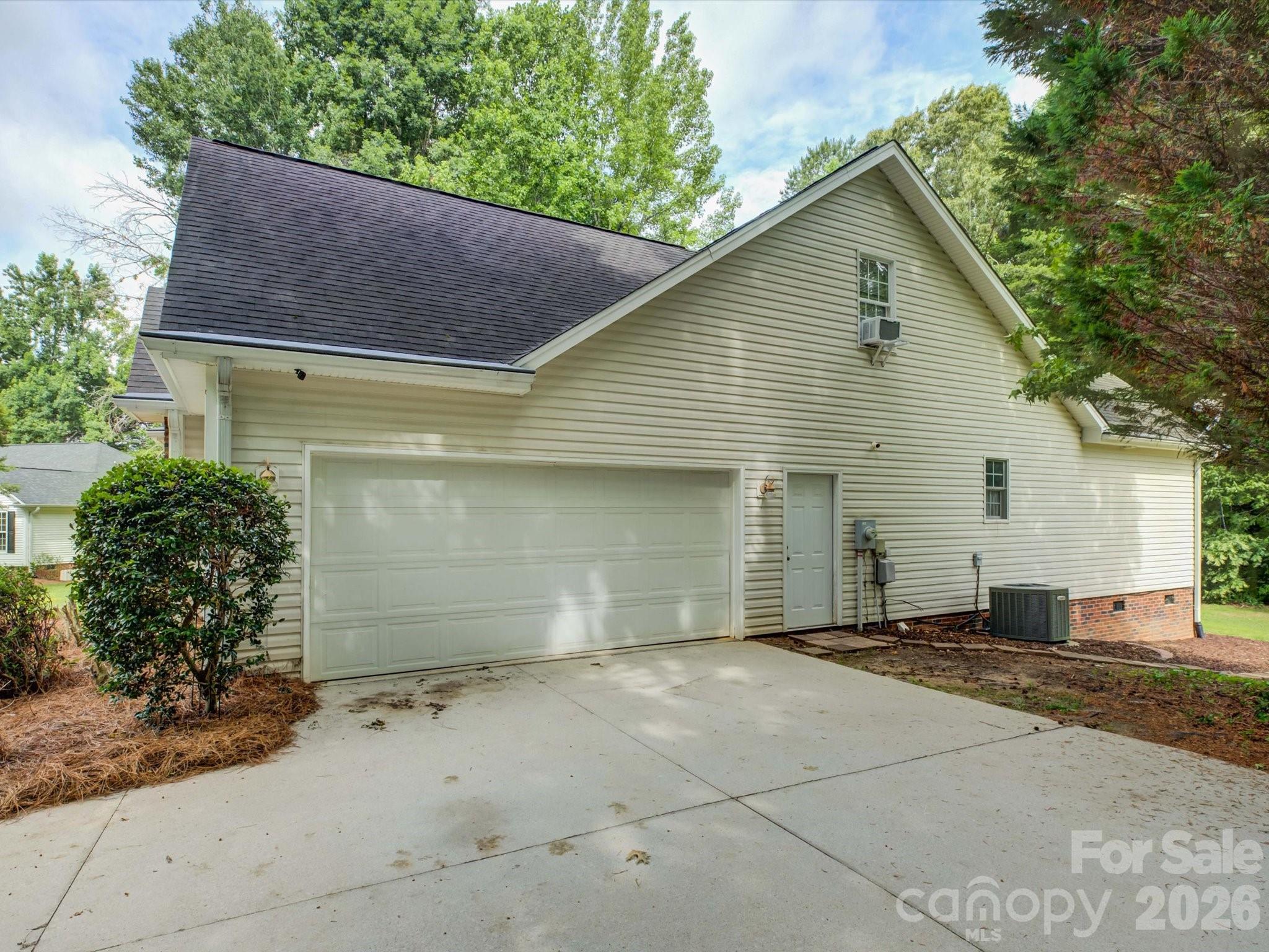1527 Lavington Court
