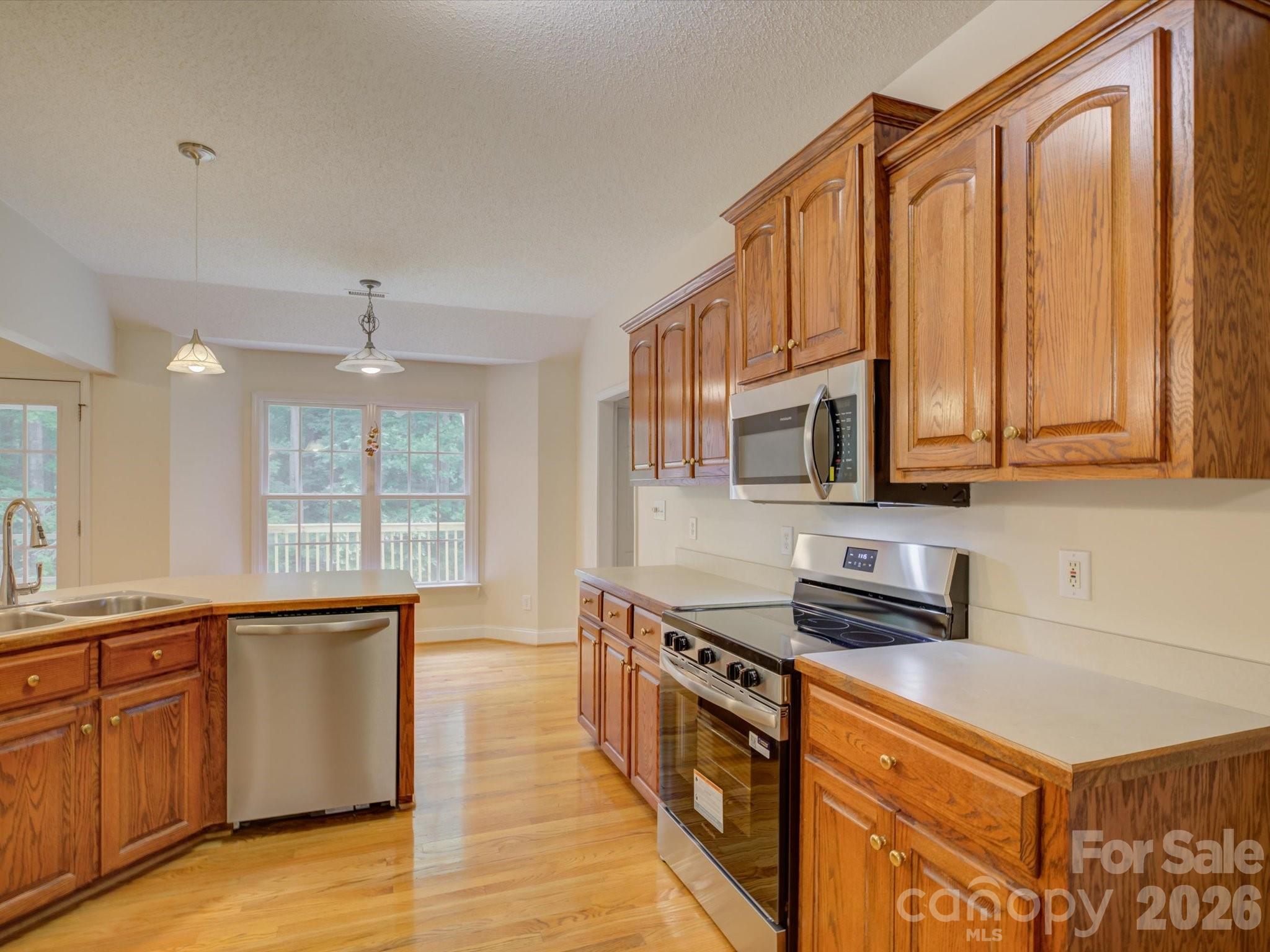 1527 Lavington Court