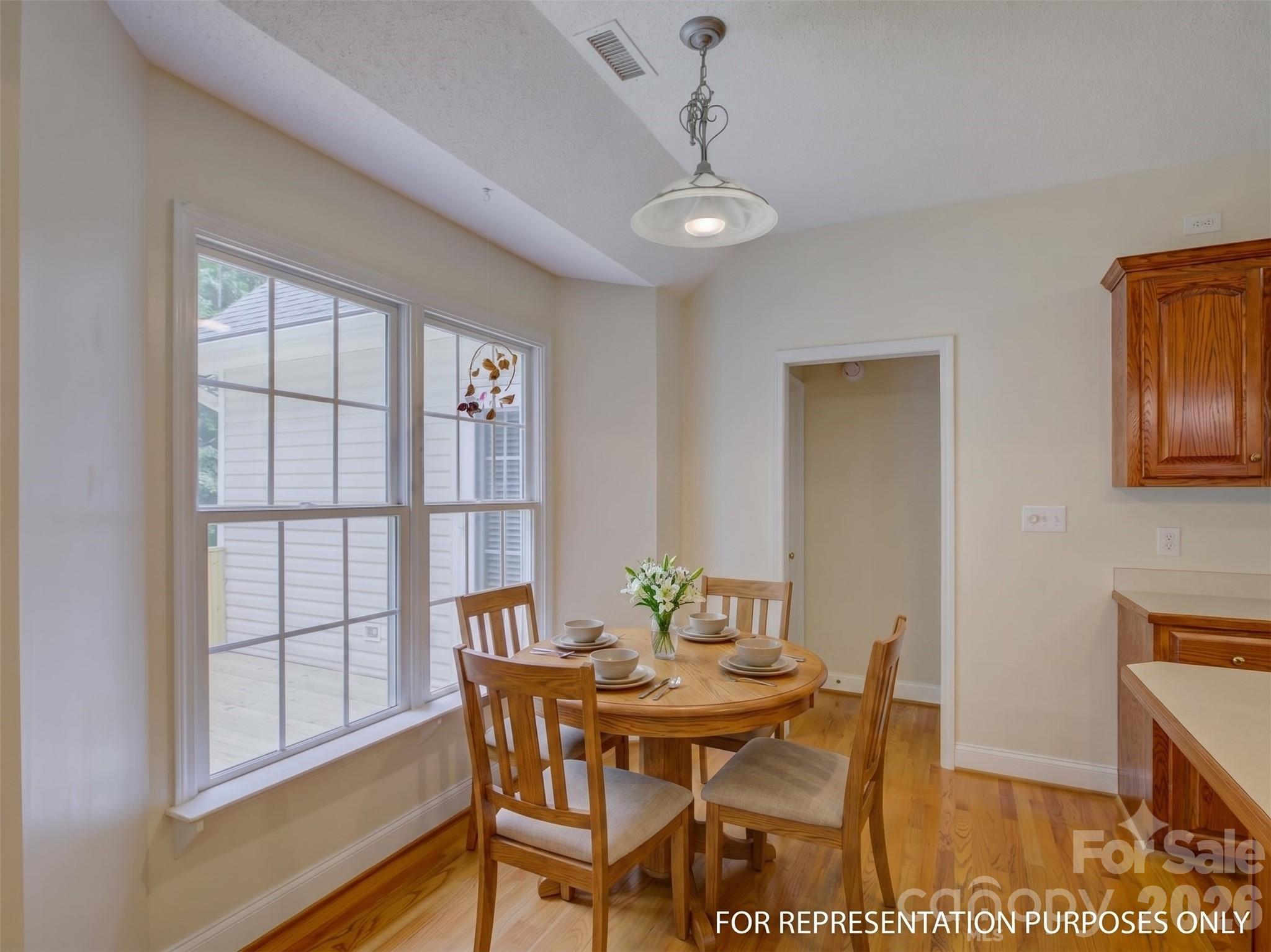 1527 Lavington Court