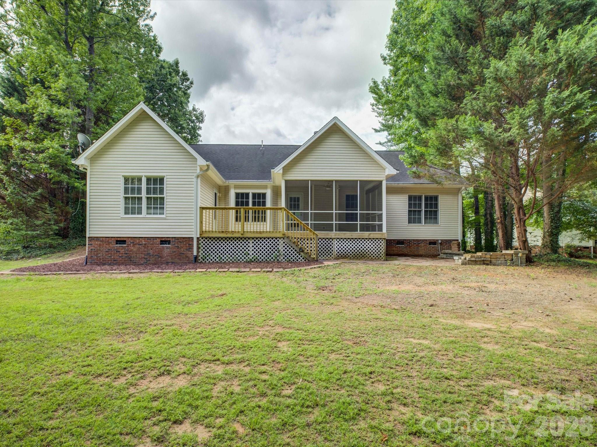1527 Lavington Court