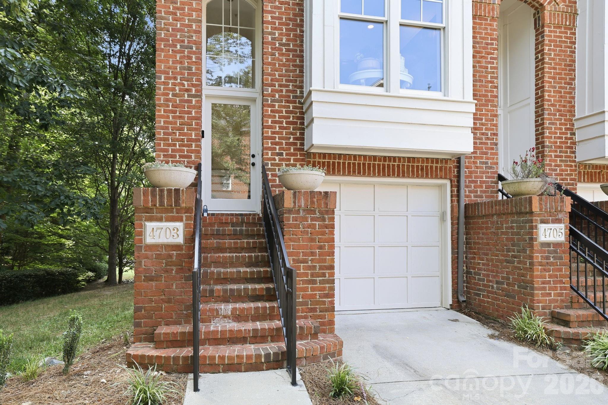 4703 S Hill View Drive