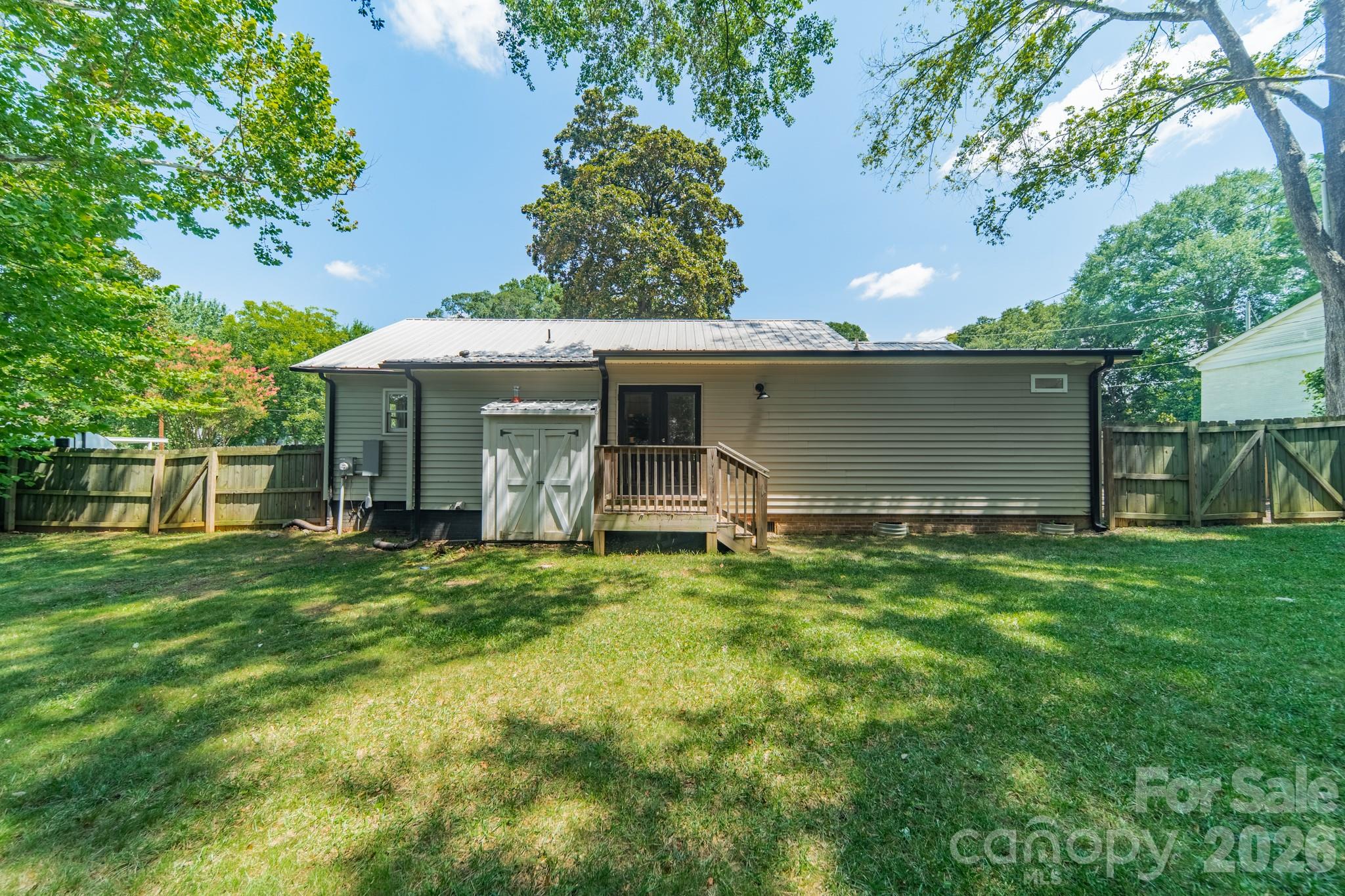 109 W Leroy Street