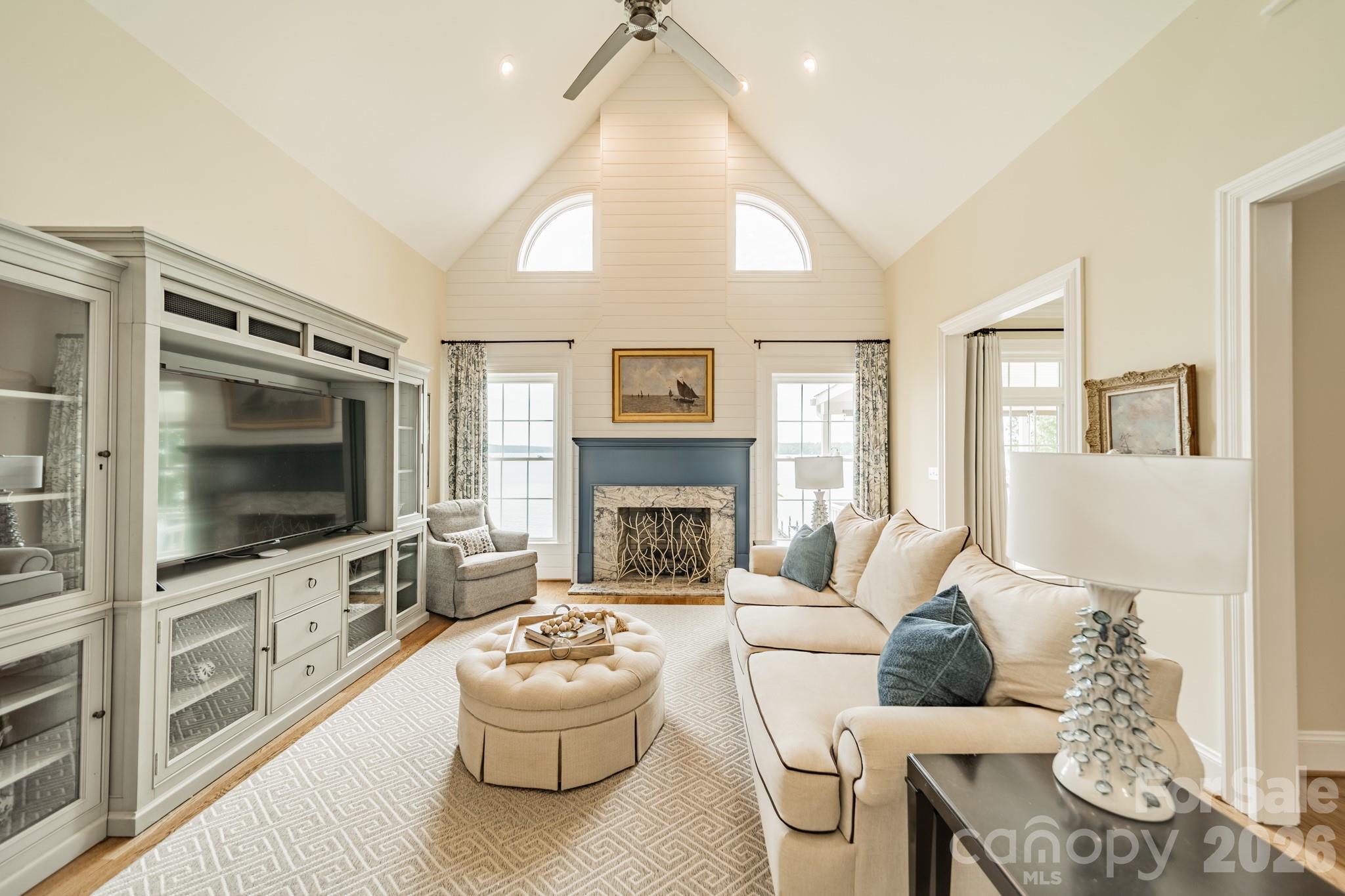 2370 Anns Loop