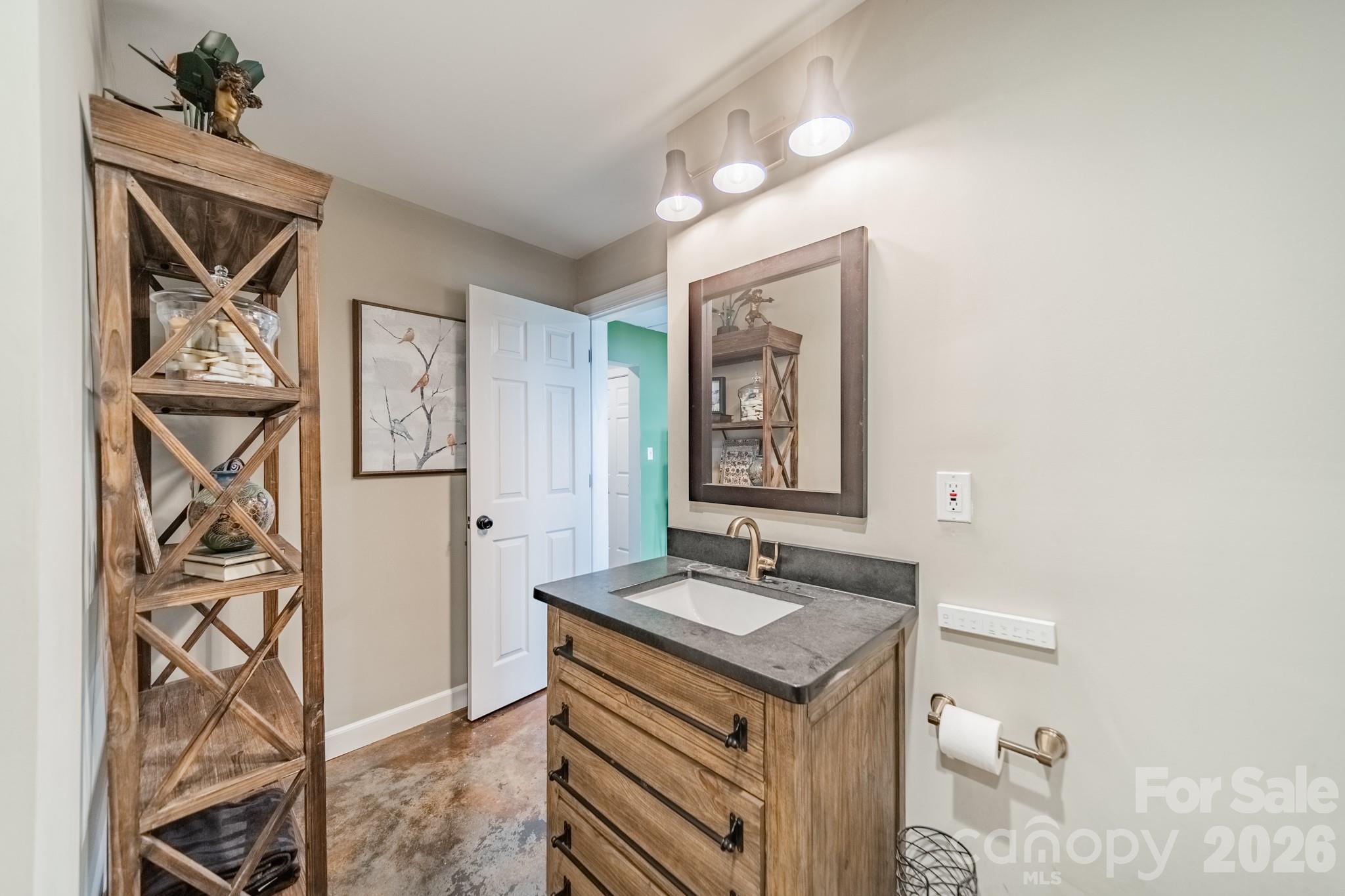 2370 Anns Loop