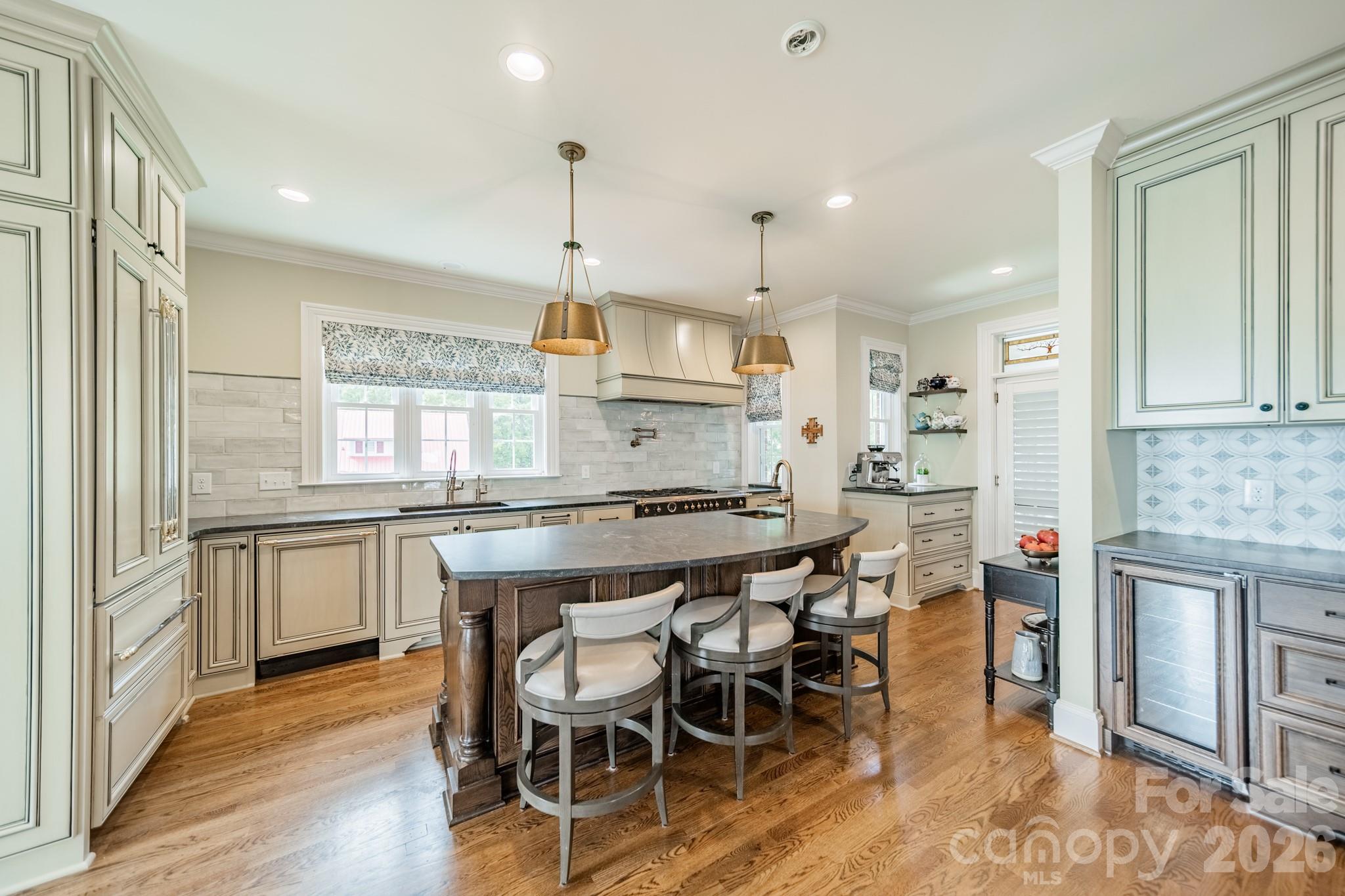2370 Anns Loop