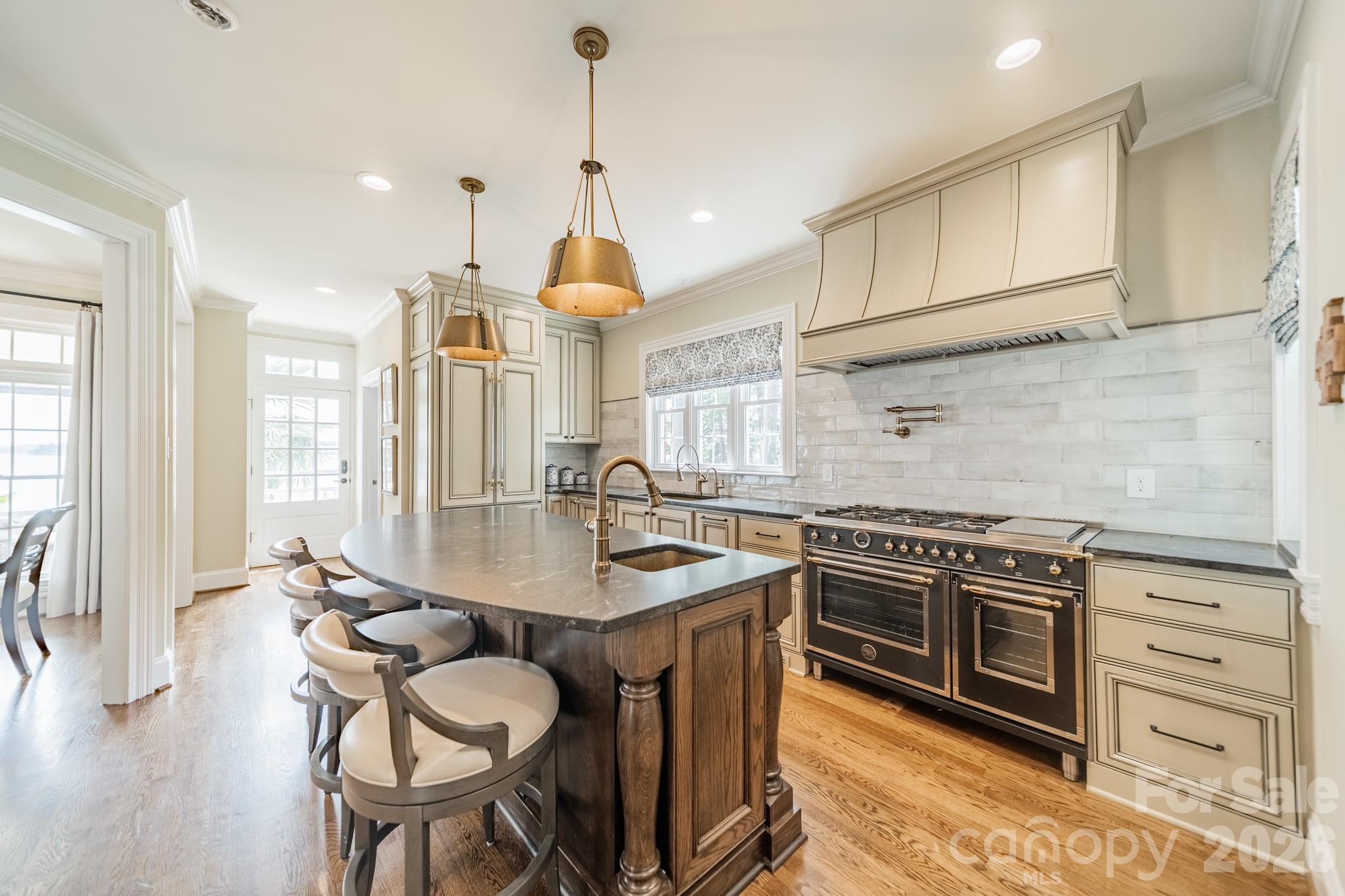2370 Anns Loop