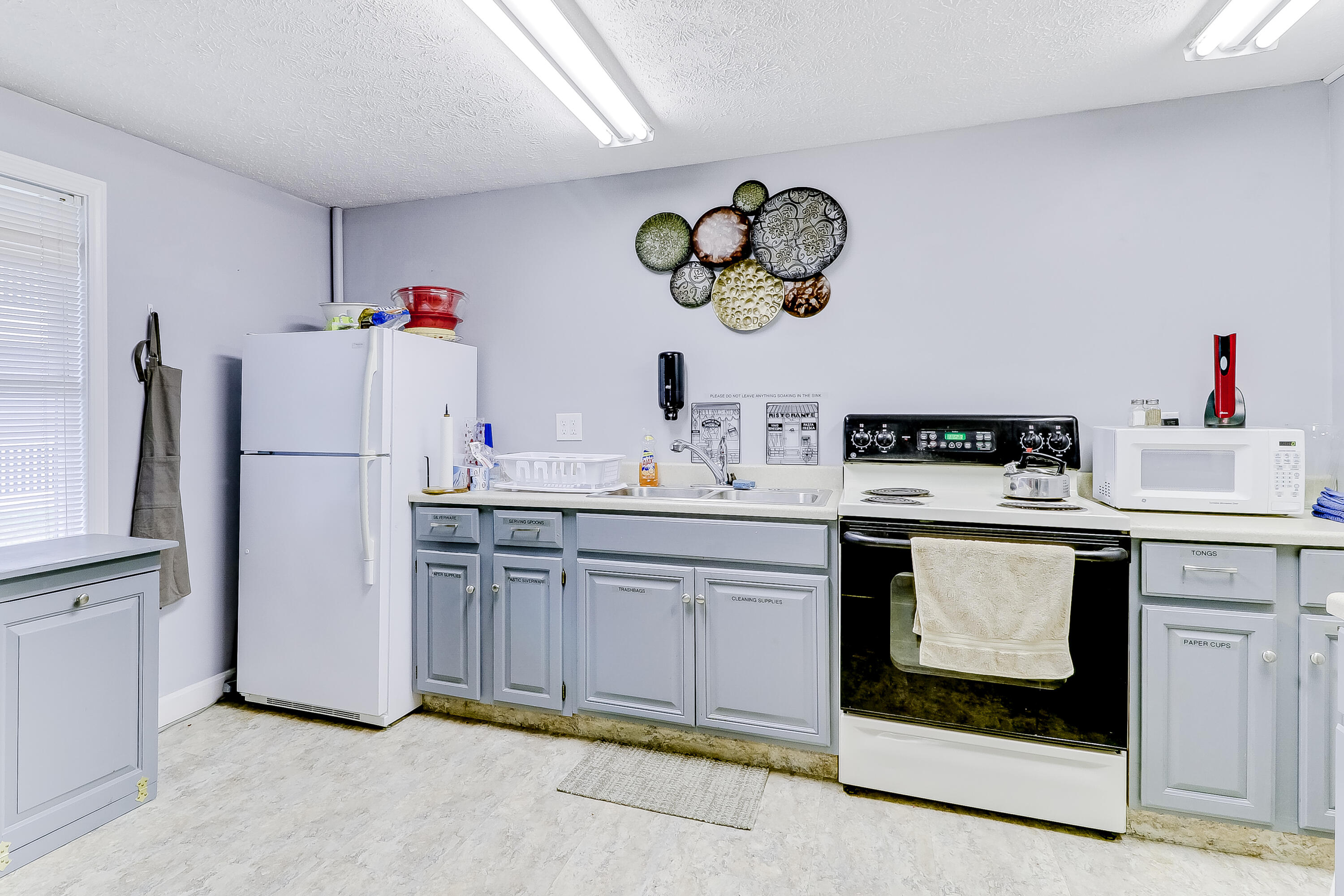1762 Post Road, 130