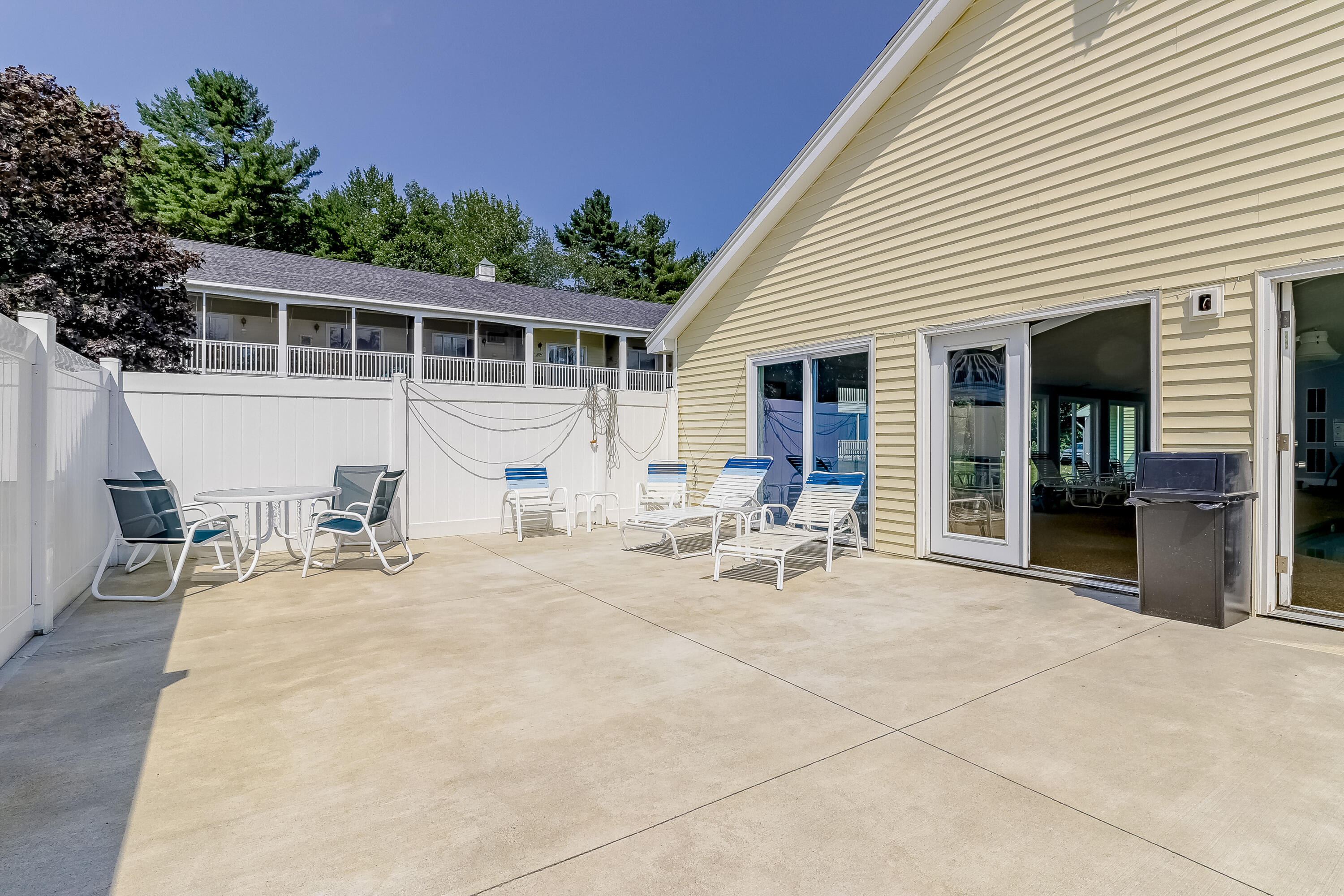1762 Post Road, 130
