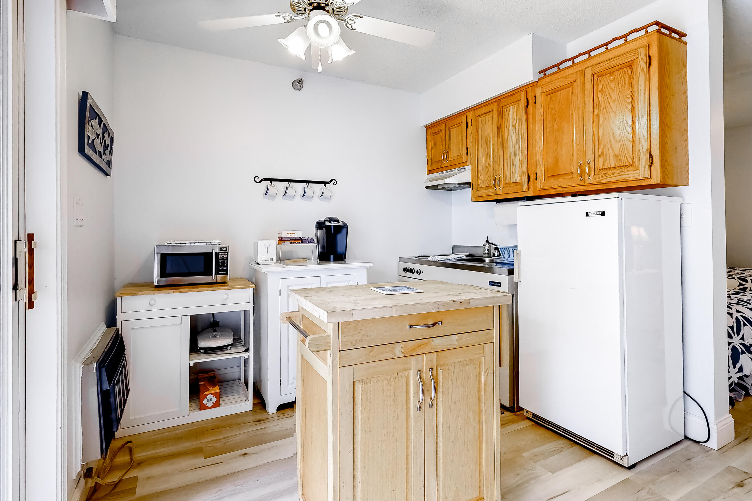 1762 Post Road, 130