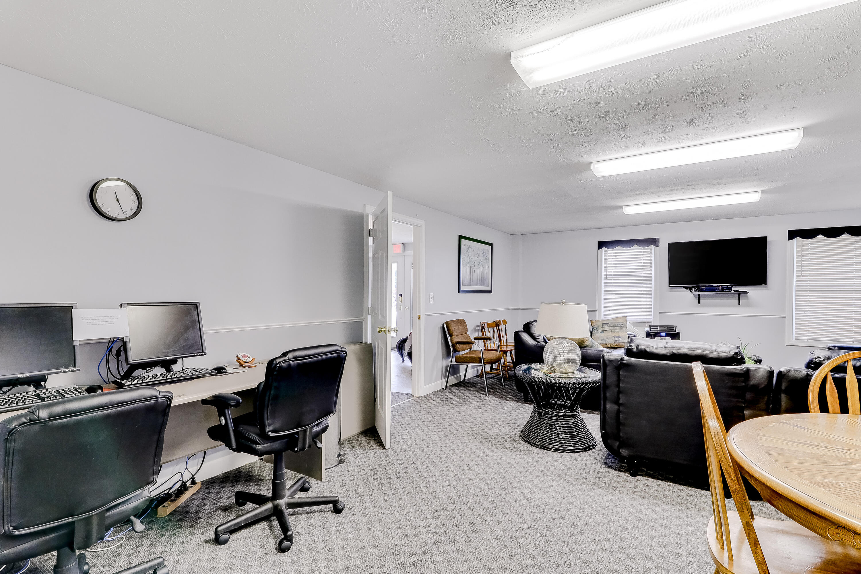 1762 Post Road, 130