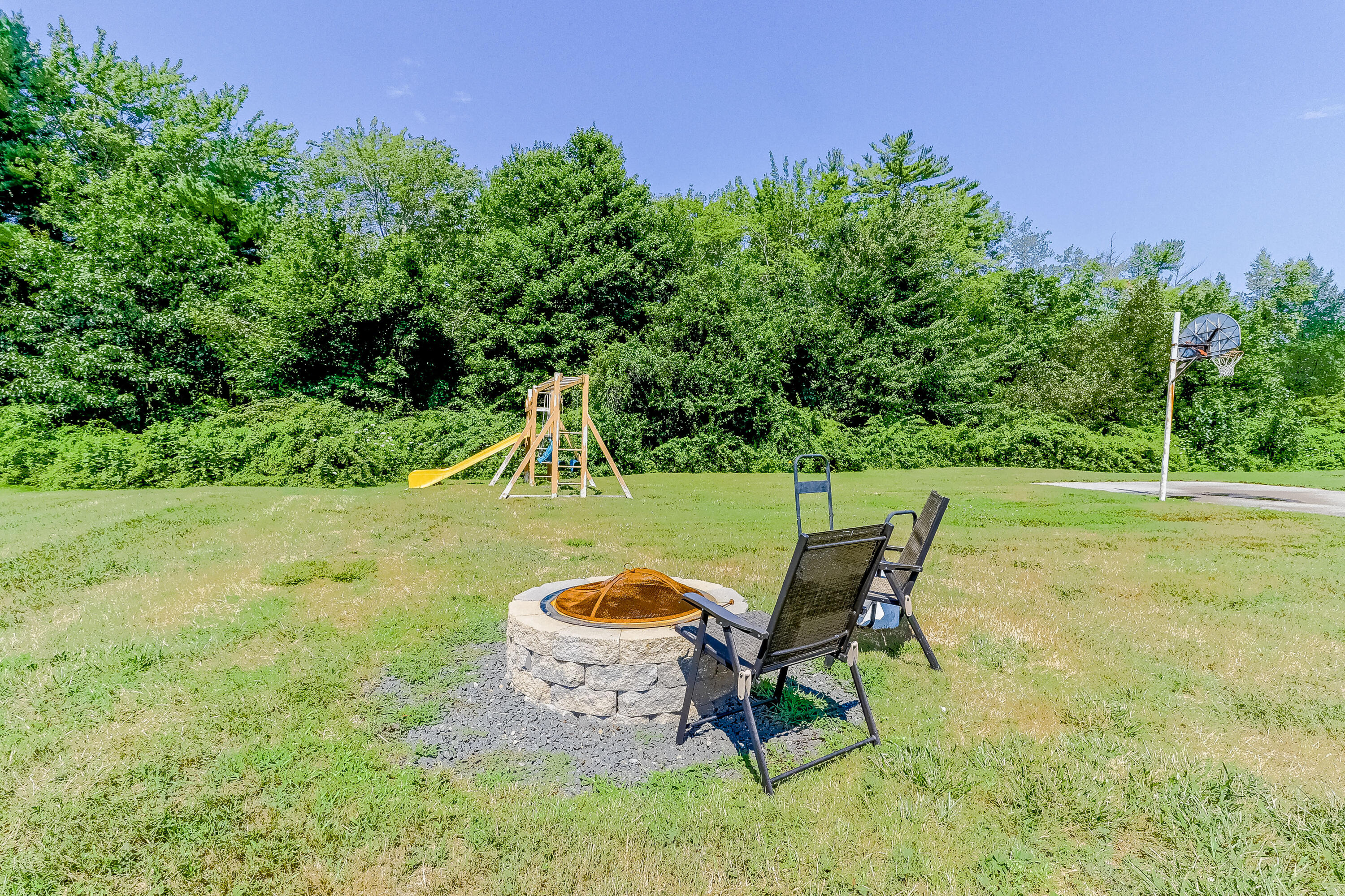 1762 Post Road, 130
