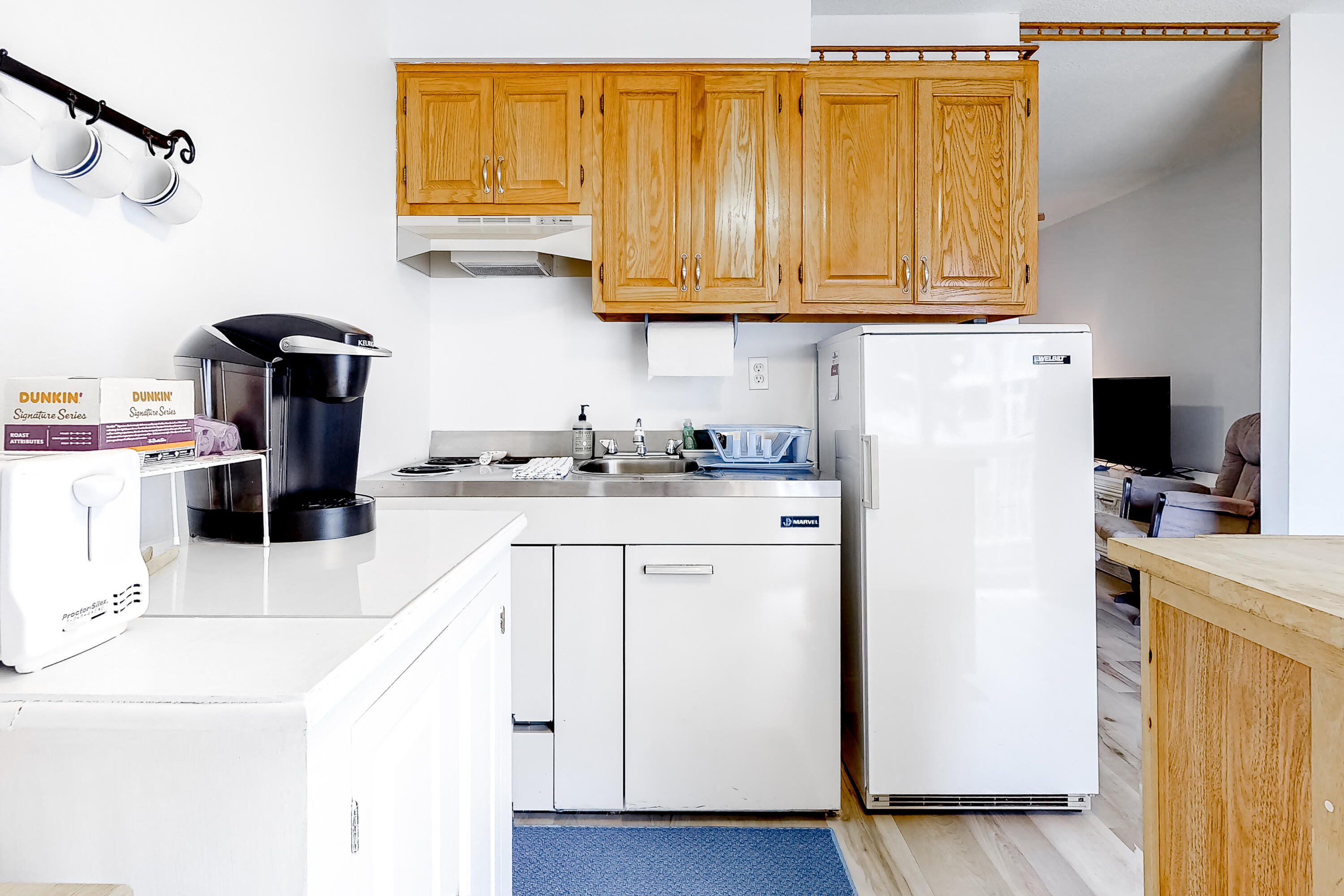 1762 Post Road, 130