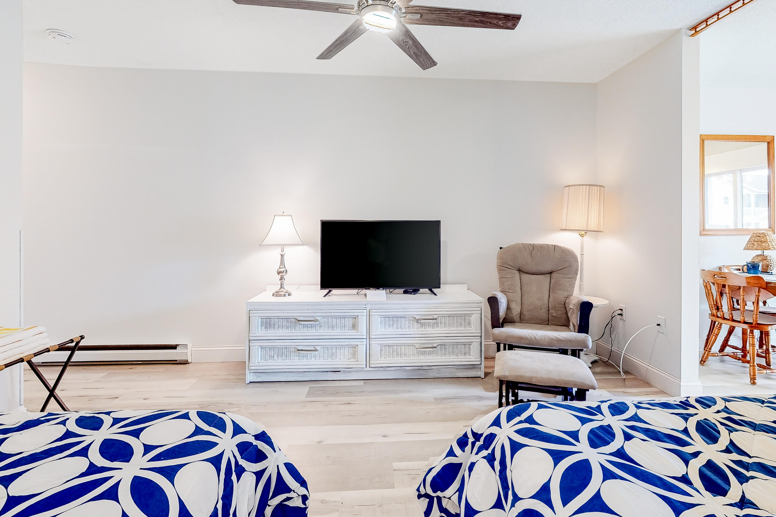 1762 Post Road, 130