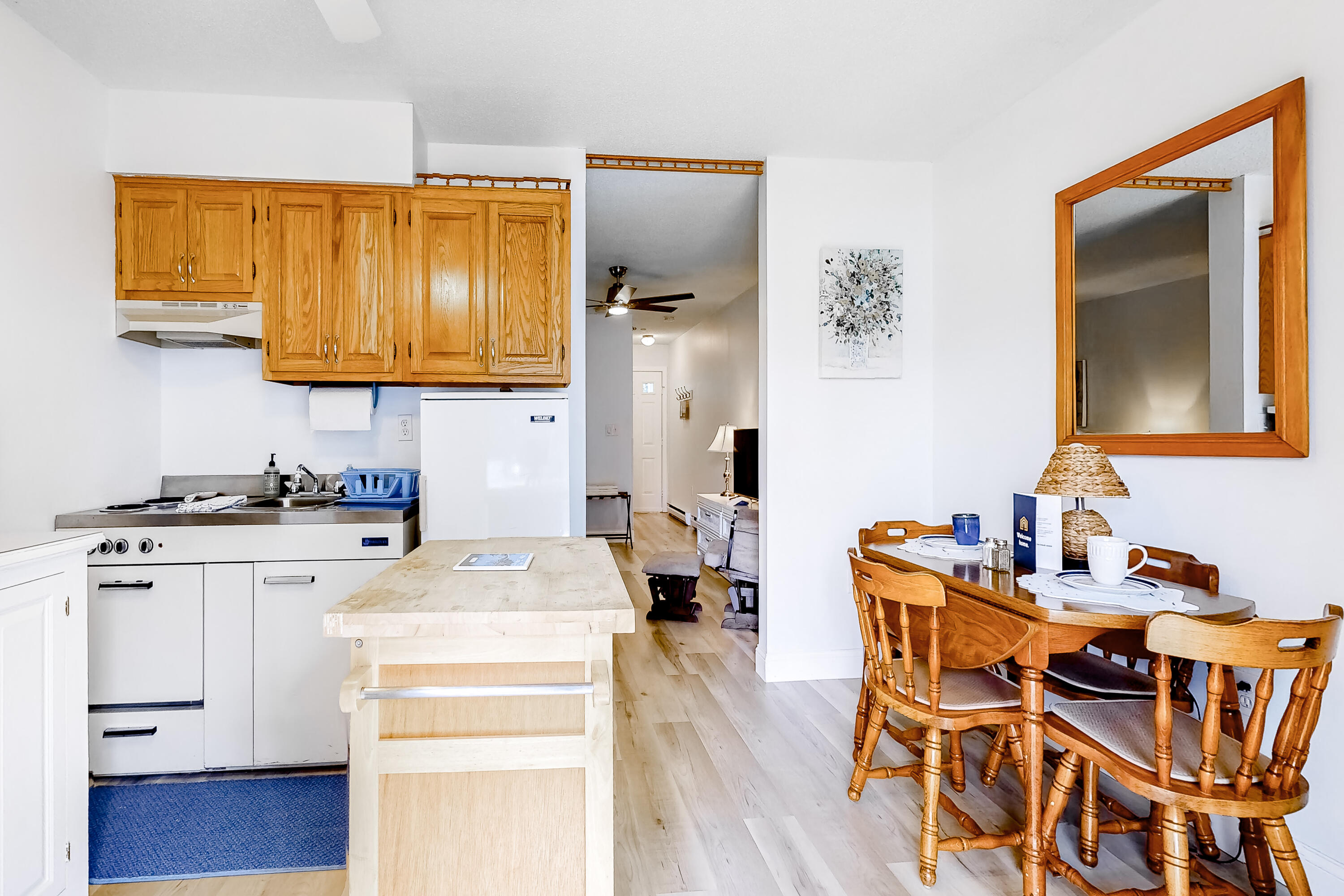 1762 Post Road, 130