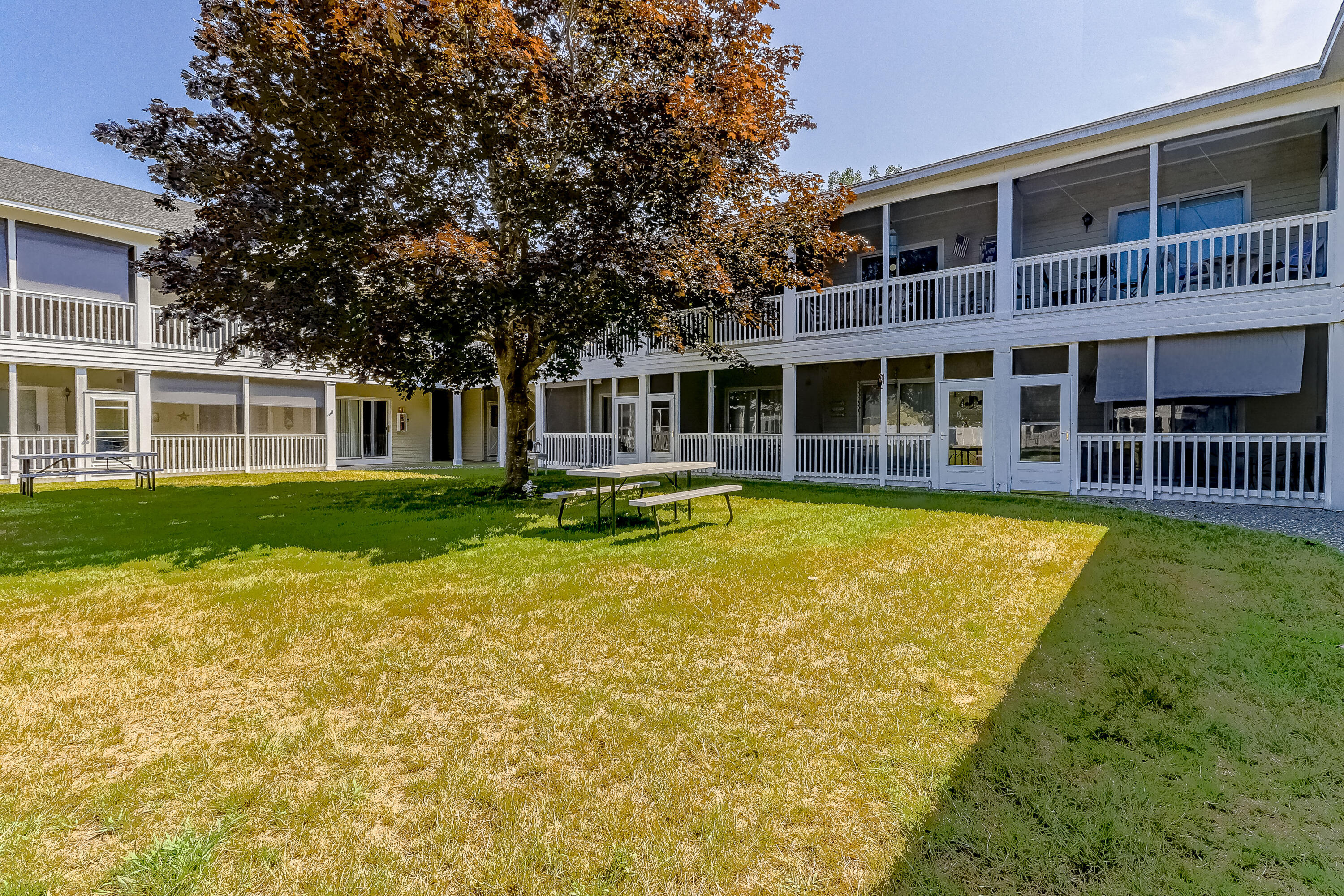 1762 Post Road, 130