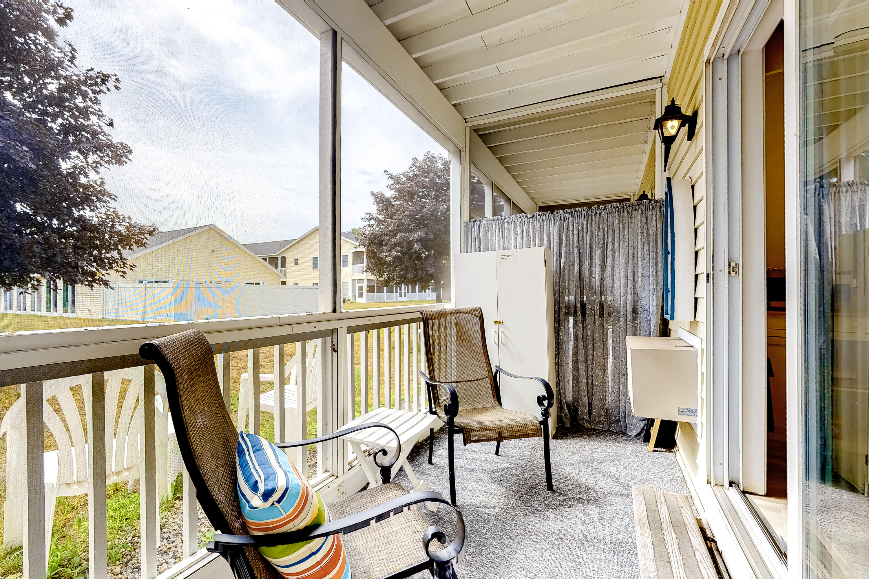 1762 Post Road, 130