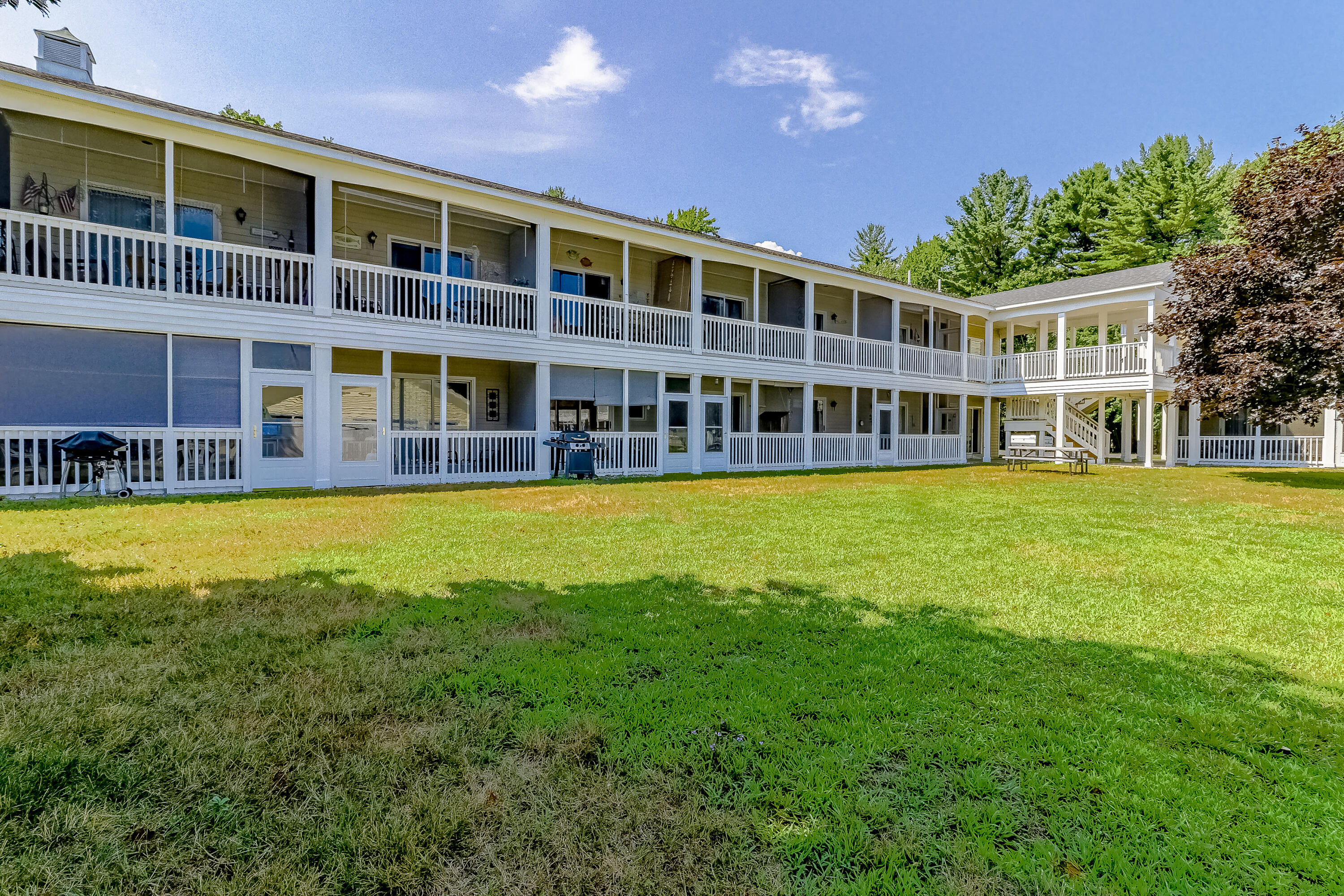 1762 Post Road, 130