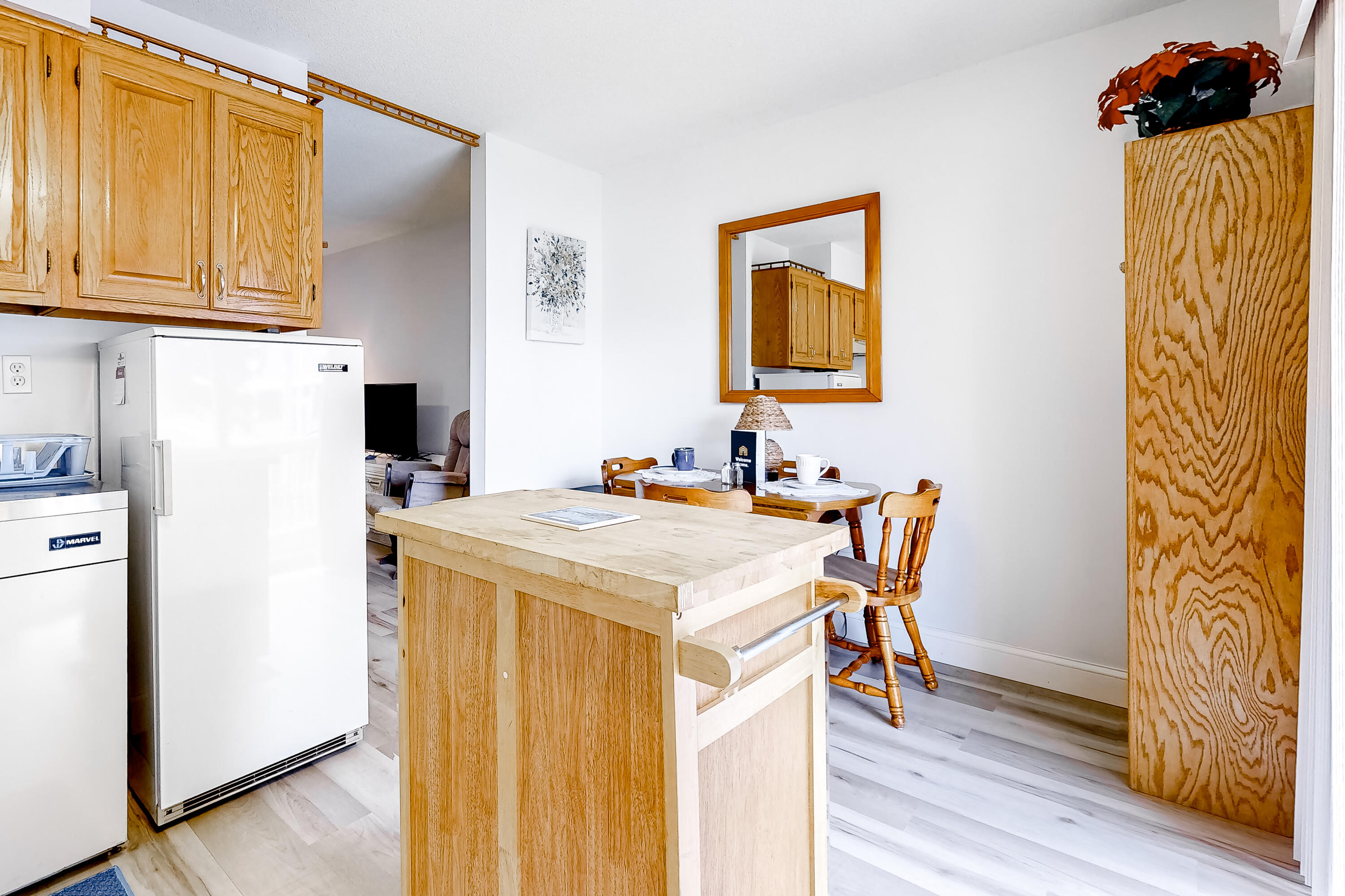 1762 Post Road, 130