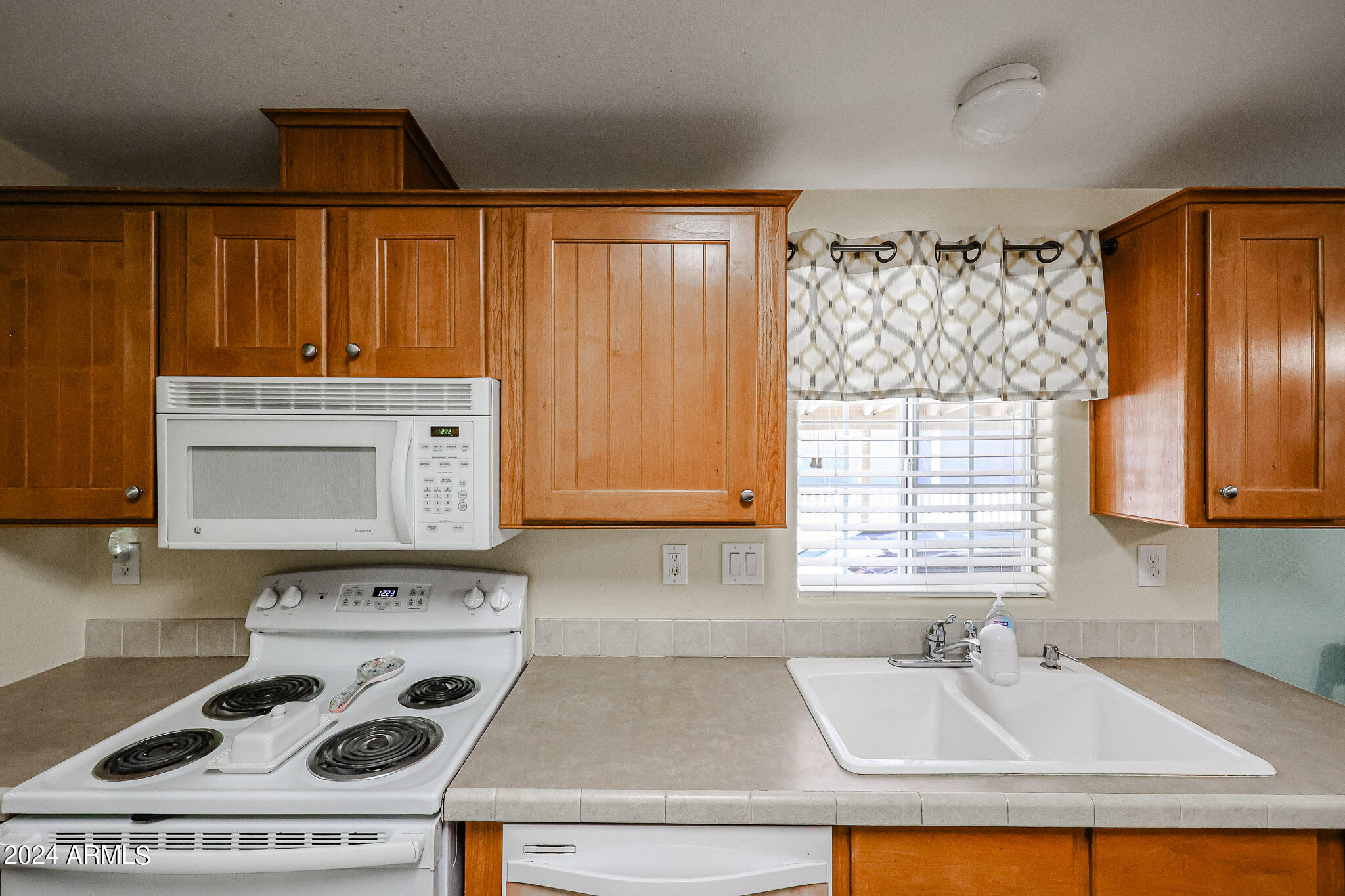 3901 E PINNACLE PEAK Road, 83
