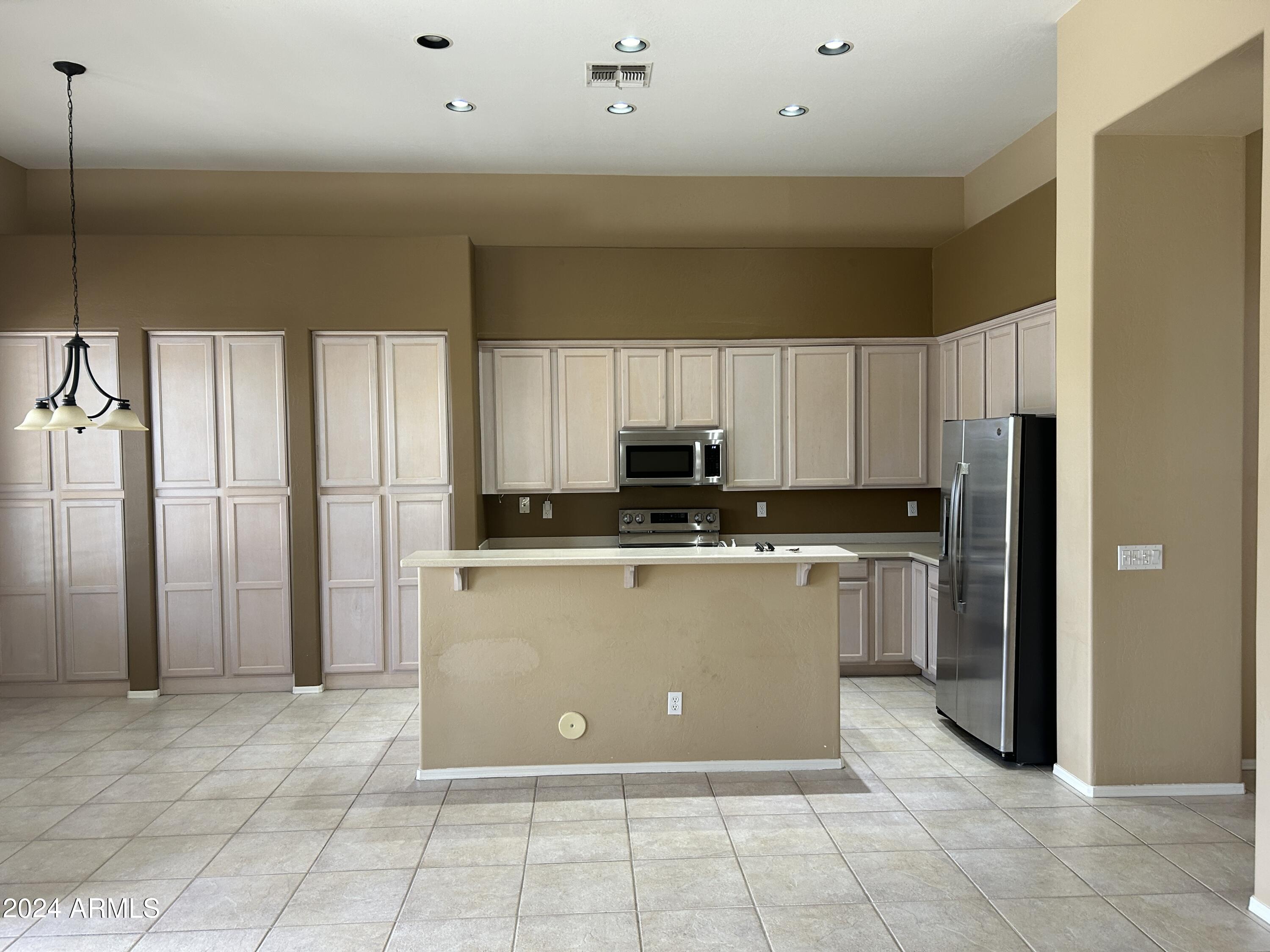 5004 E DESERT VISTA Trail