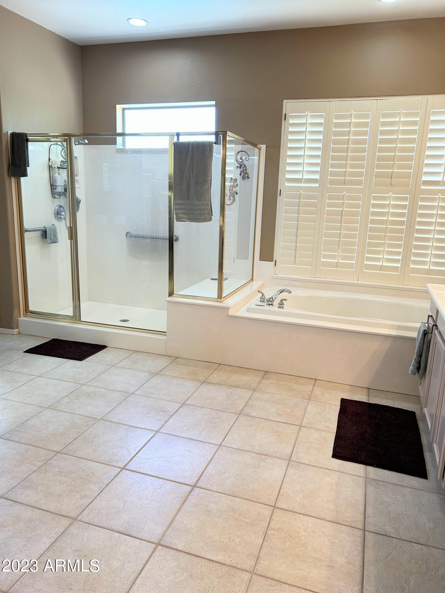 5004 E DESERT VISTA Trail