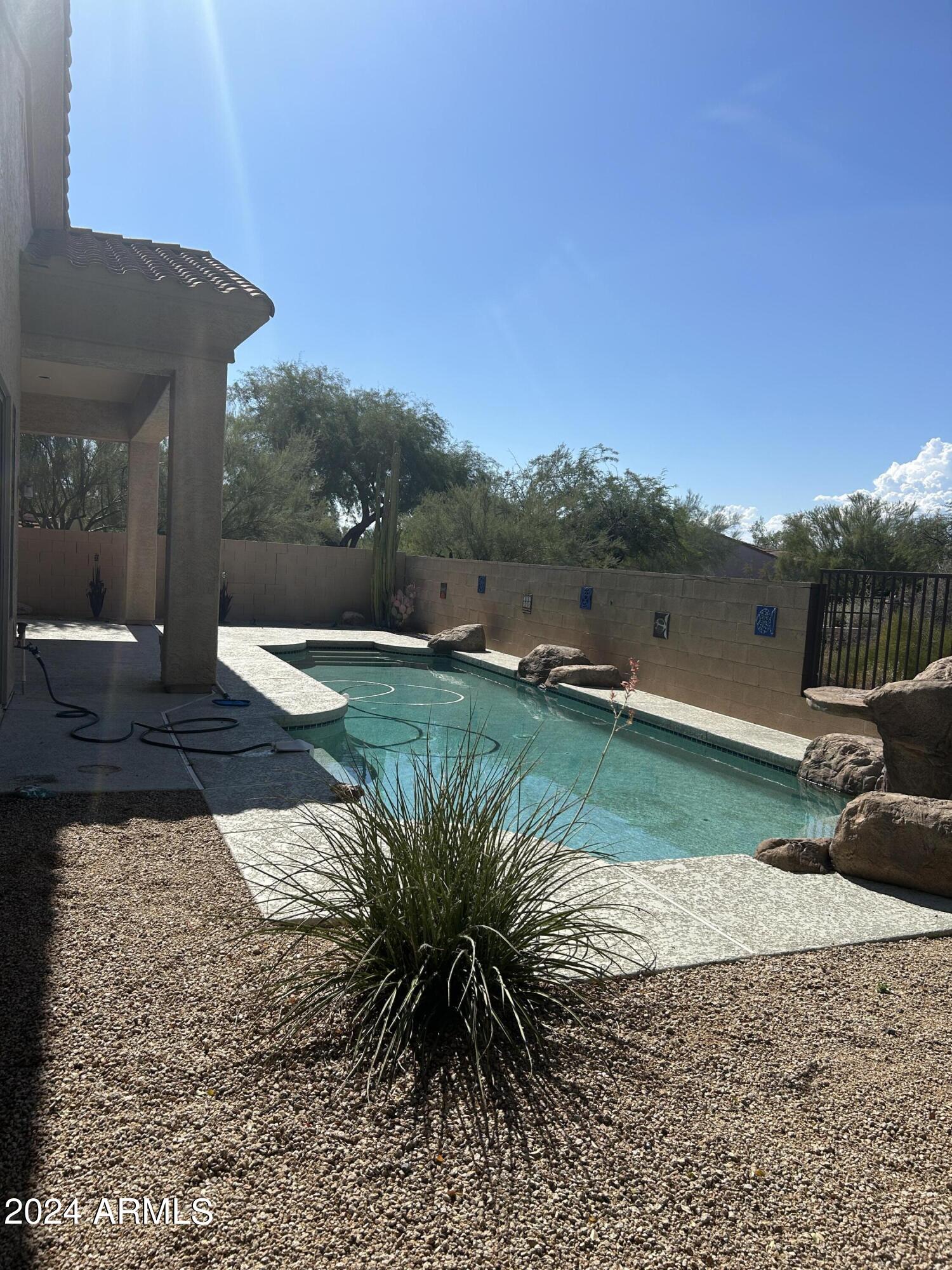 5004 E DESERT VISTA Trail